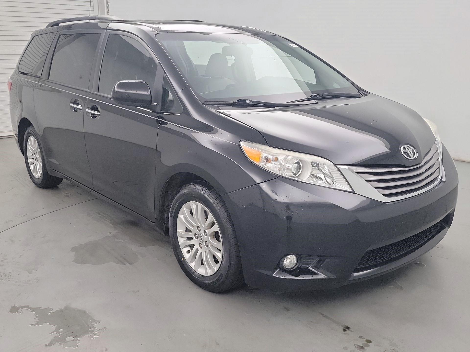 Thumbnail: 2017 Toyota Sienna - 1