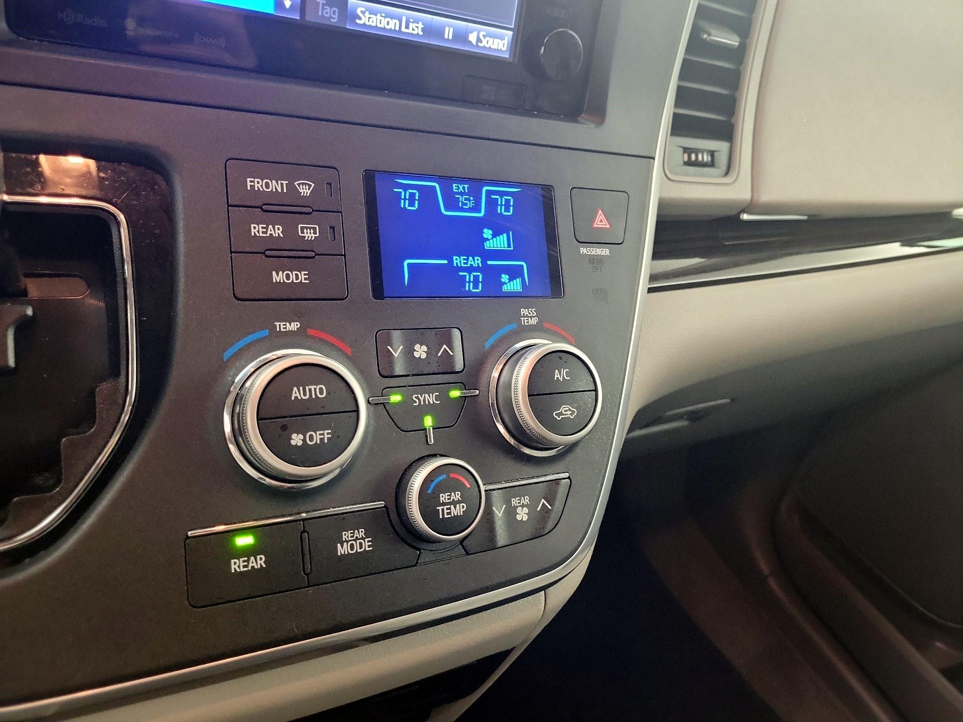 Thumbnail: 2017 Toyota Sienna - 14