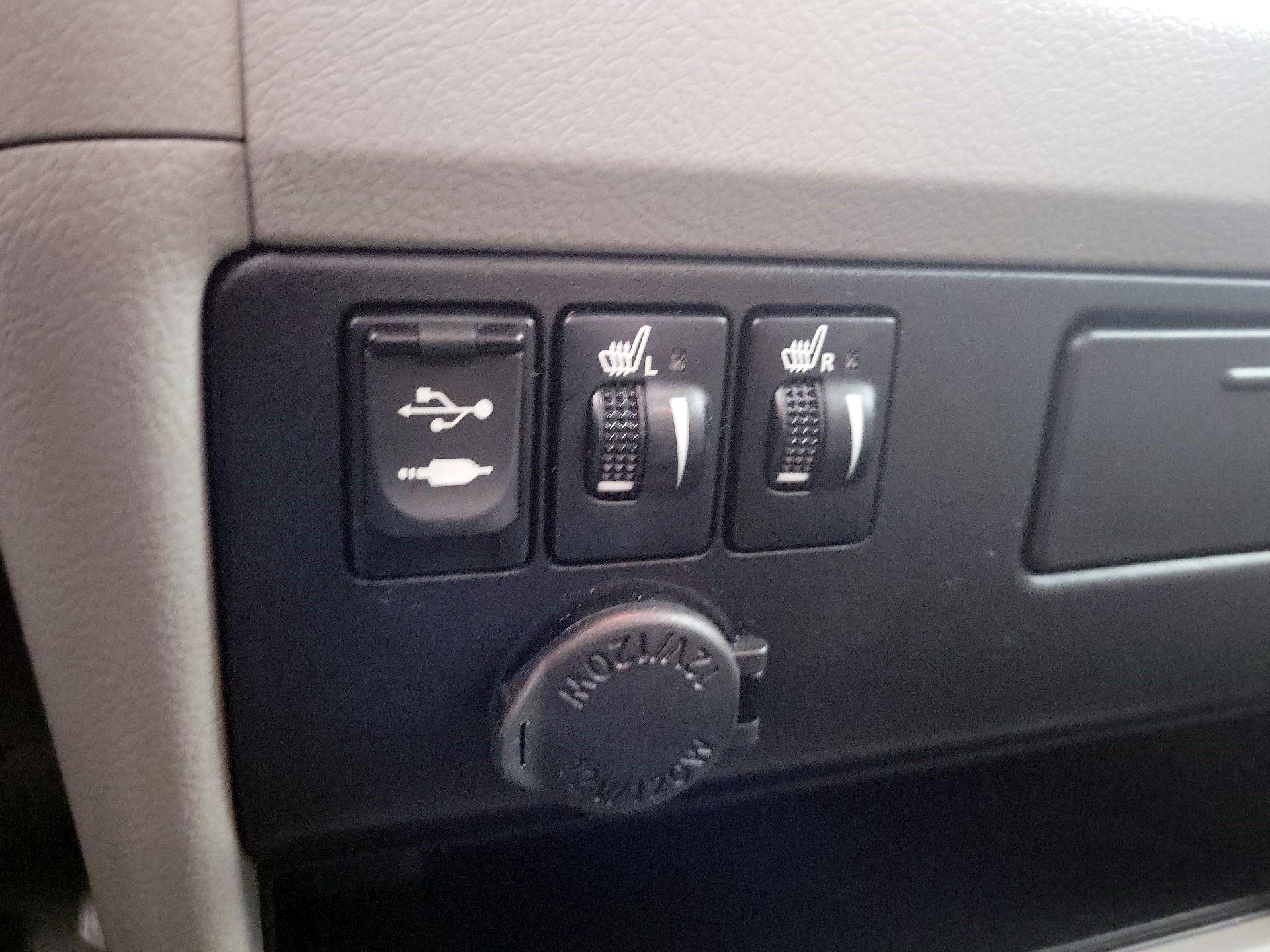 Thumbnail: 2017 Toyota Sienna - 16
