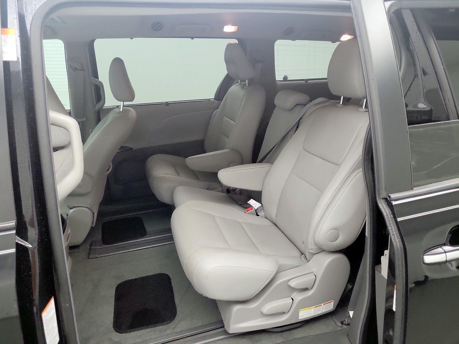 Thumbnail: 2017 Toyota Sienna - 18