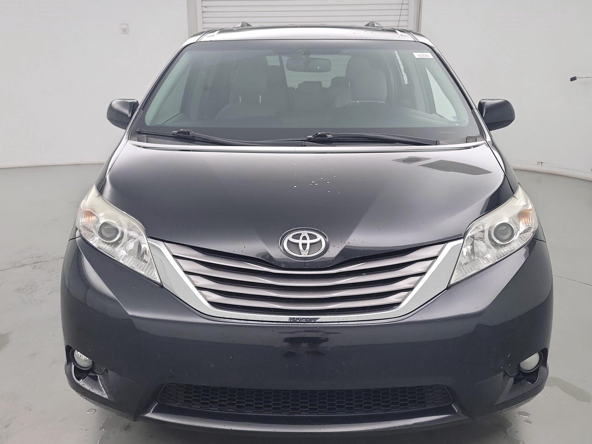 Thumbnail: 2017 Toyota Sienna - 2