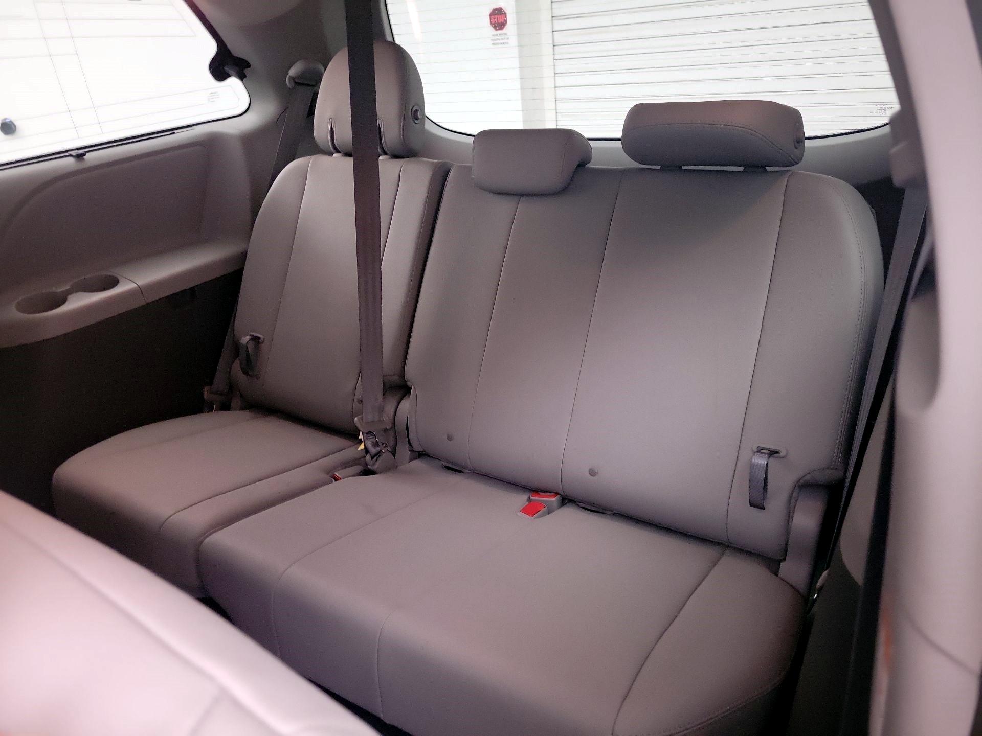 Thumbnail: 2017 Toyota Sienna - 19