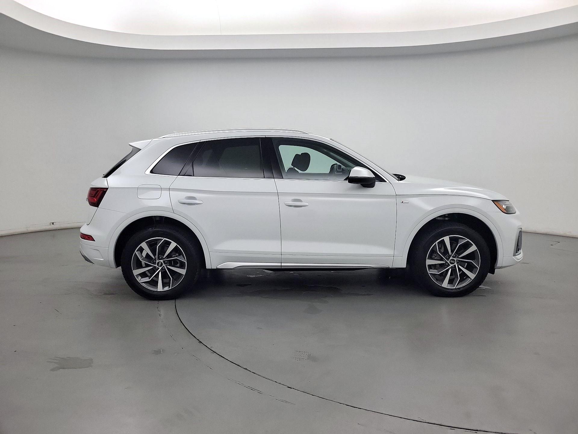 Thumbnail: 2023 Audi Q5 - 4