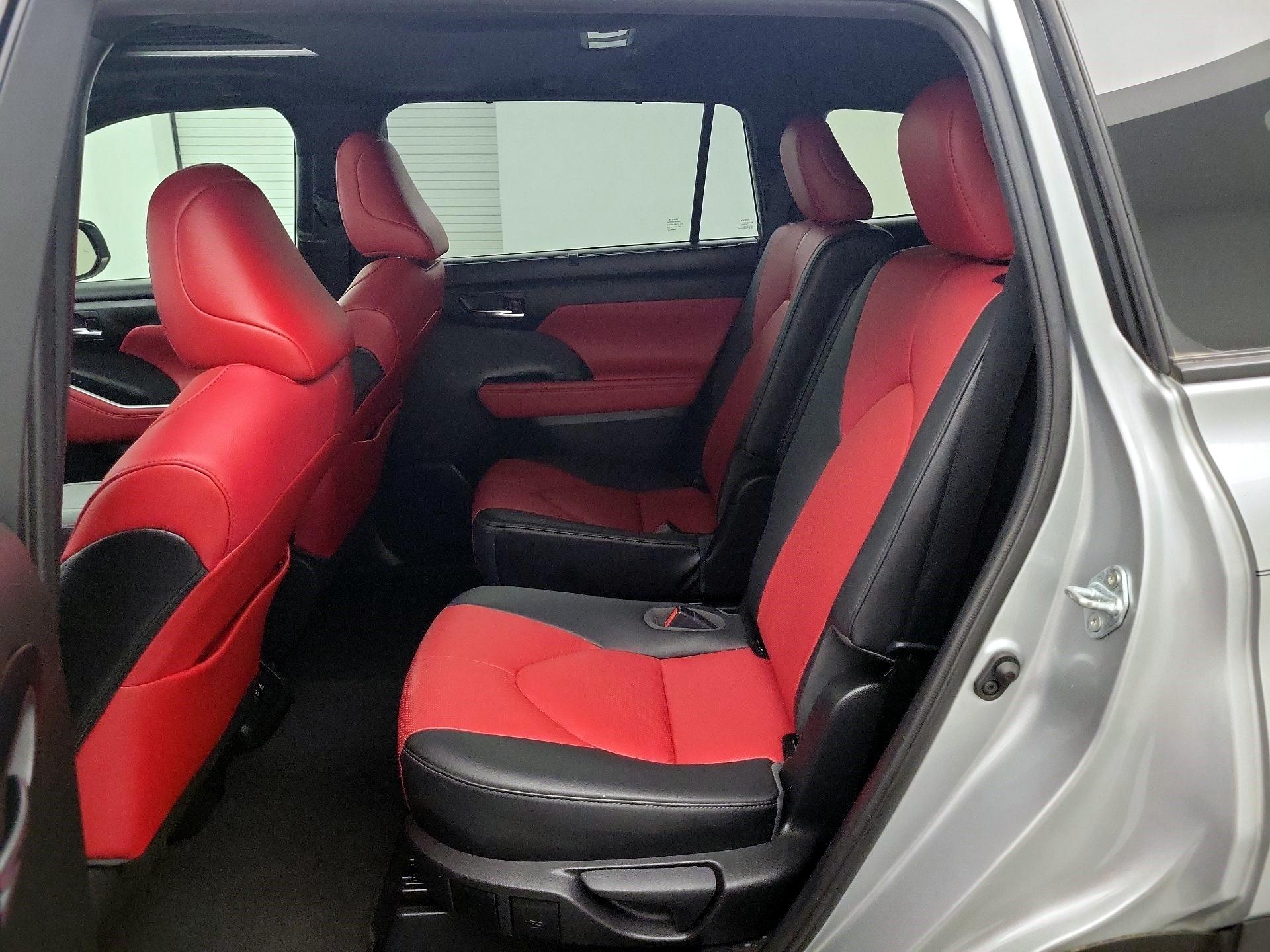 Thumbnail: 2021 Toyota Highlander - 18