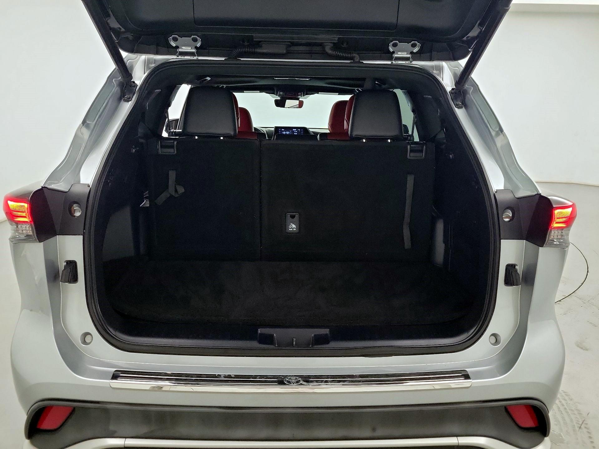 Thumbnail: 2021 Toyota Highlander - 20