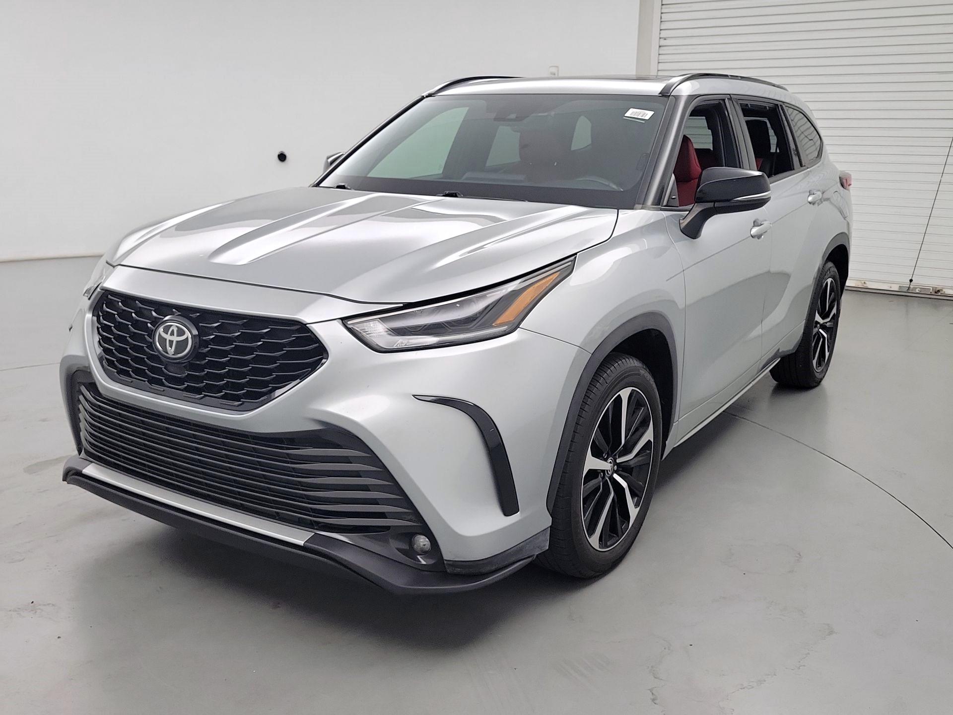 Thumbnail: 2021 Toyota Highlander - 3
