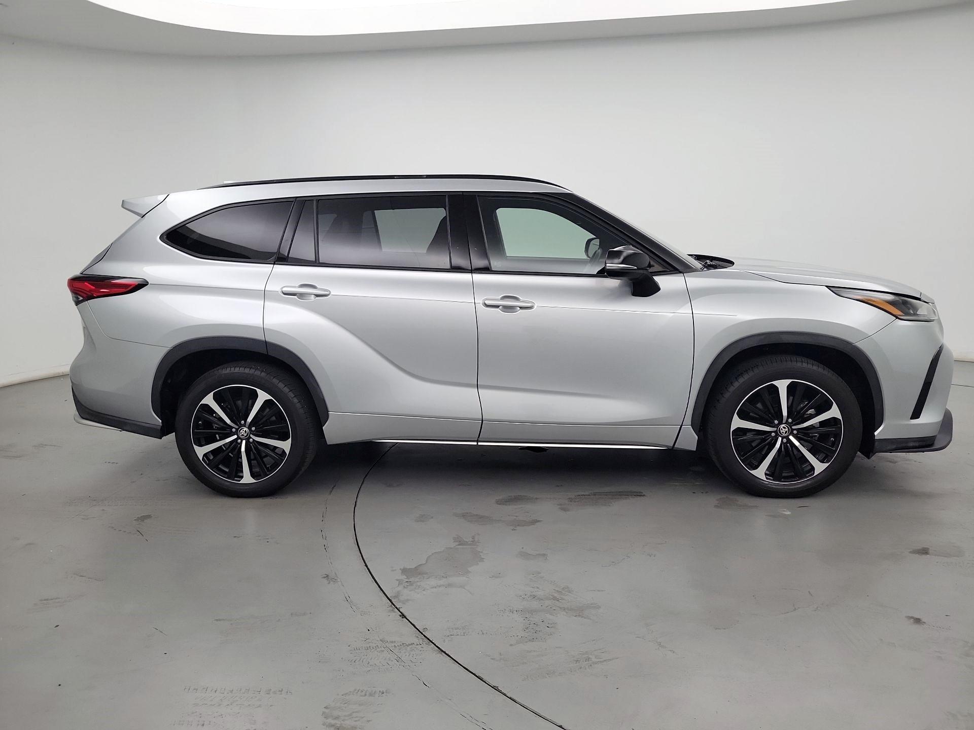 Thumbnail: 2021 Toyota Highlander - 4