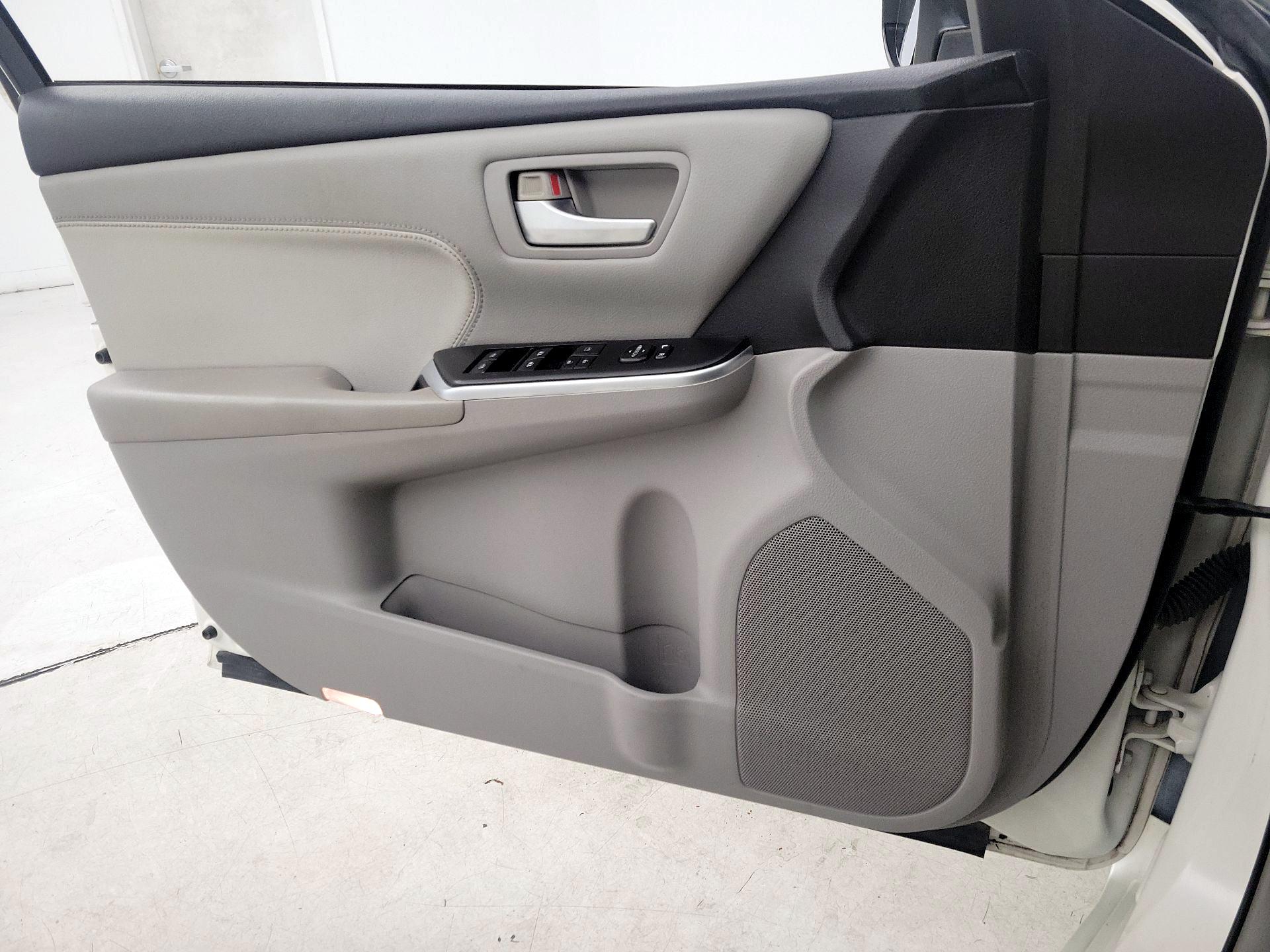 Thumbnail: 2015 Toyota Camry - 12