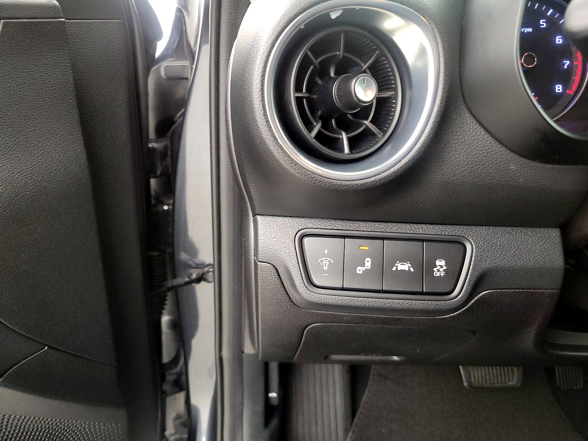 Thumbnail: 2019 Kia Forte - 13
