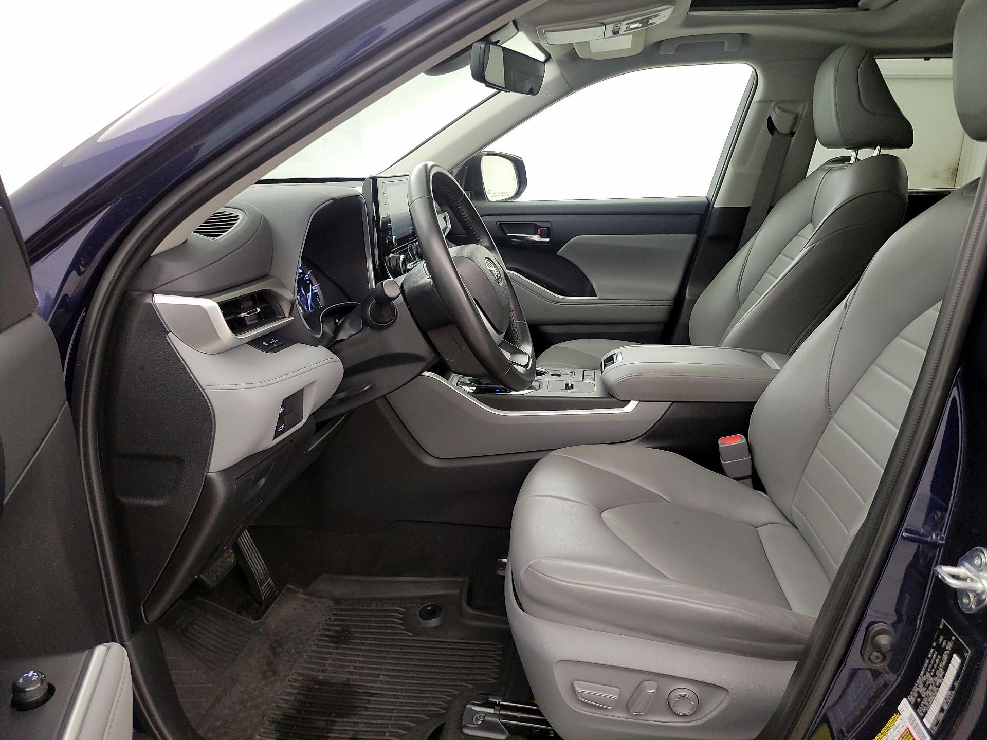 Thumbnail: 2022 Toyota Highlander - 11