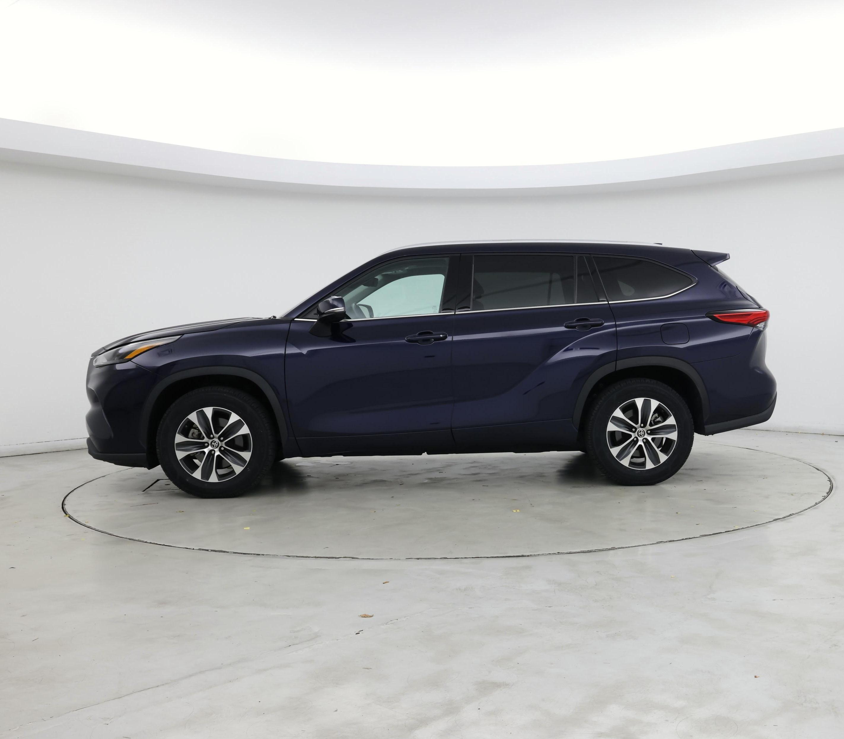 Thumbnail: 2022 Toyota Highlander - 3