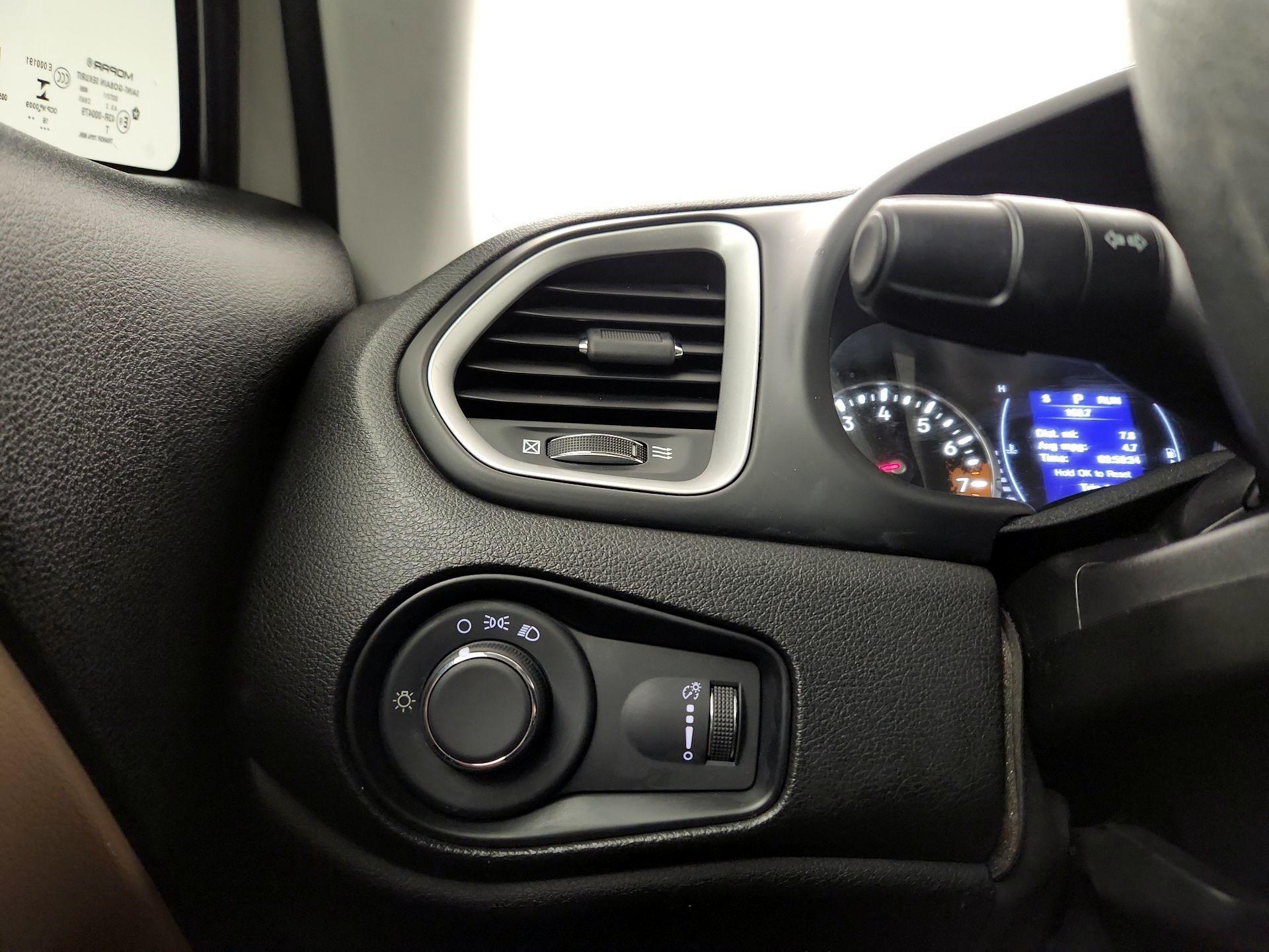 Thumbnail: 2017 Jeep Renegade - 11