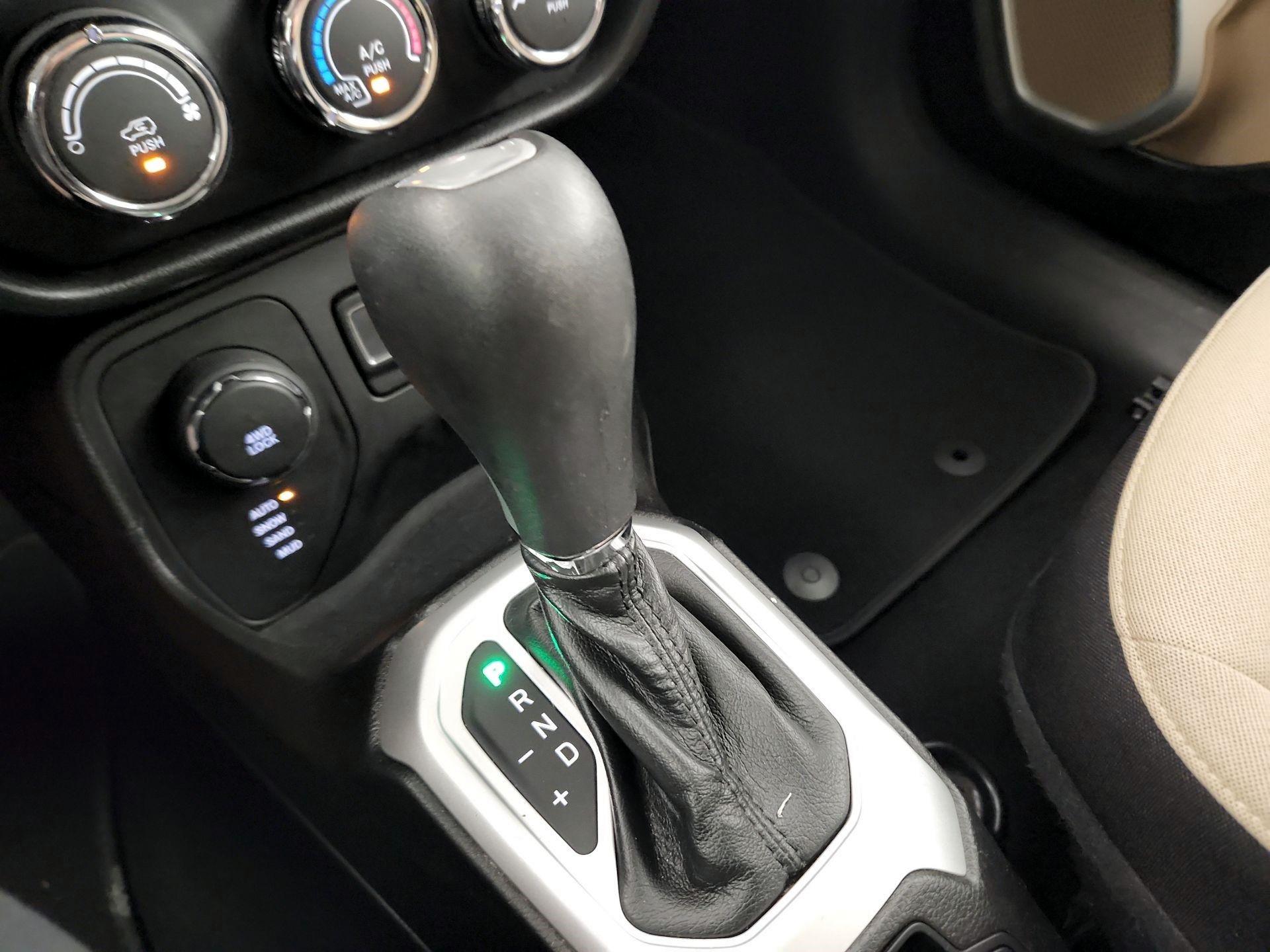 Thumbnail: 2017 Jeep Renegade - 14