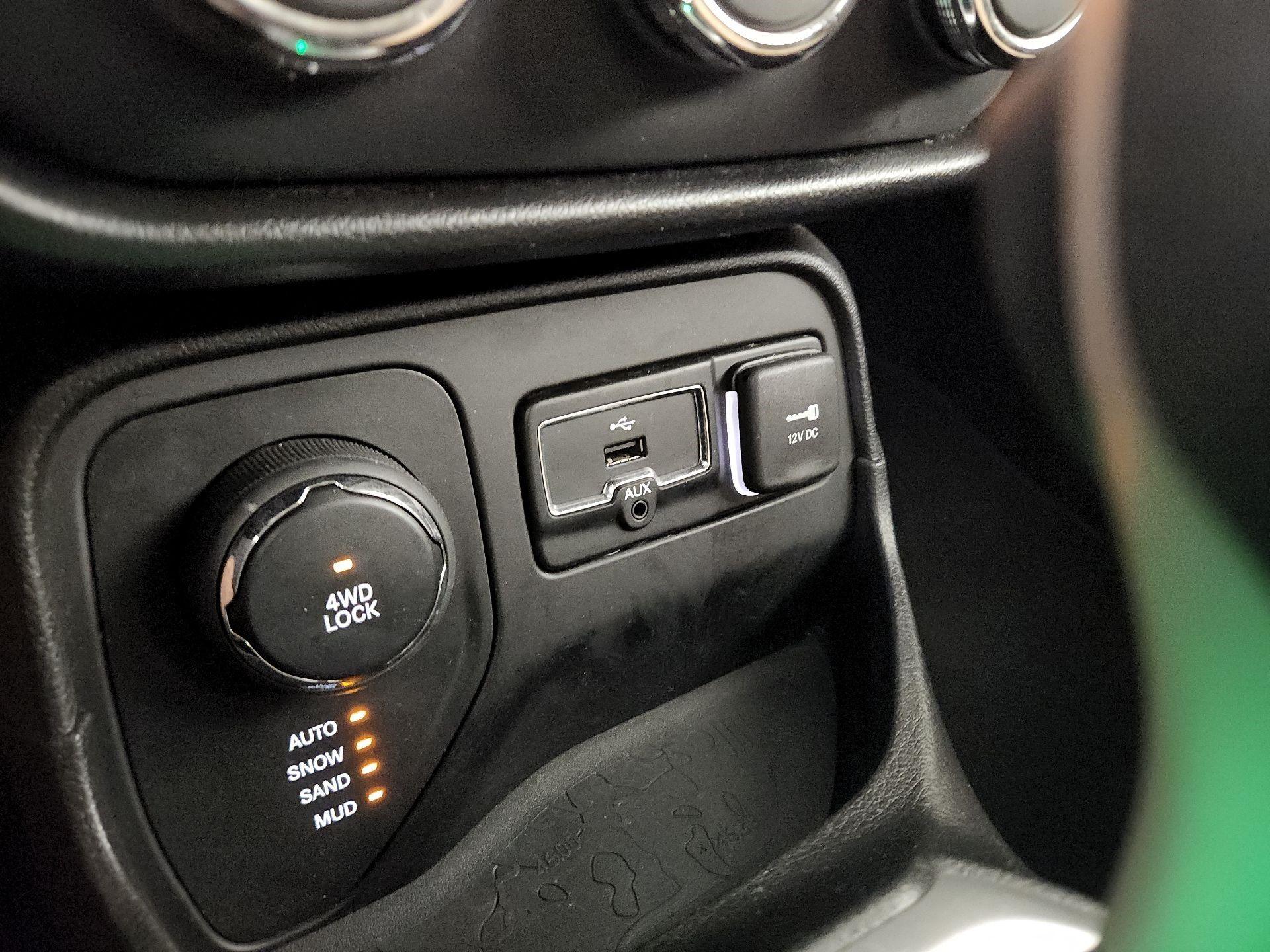 Thumbnail: 2017 Jeep Renegade - 15