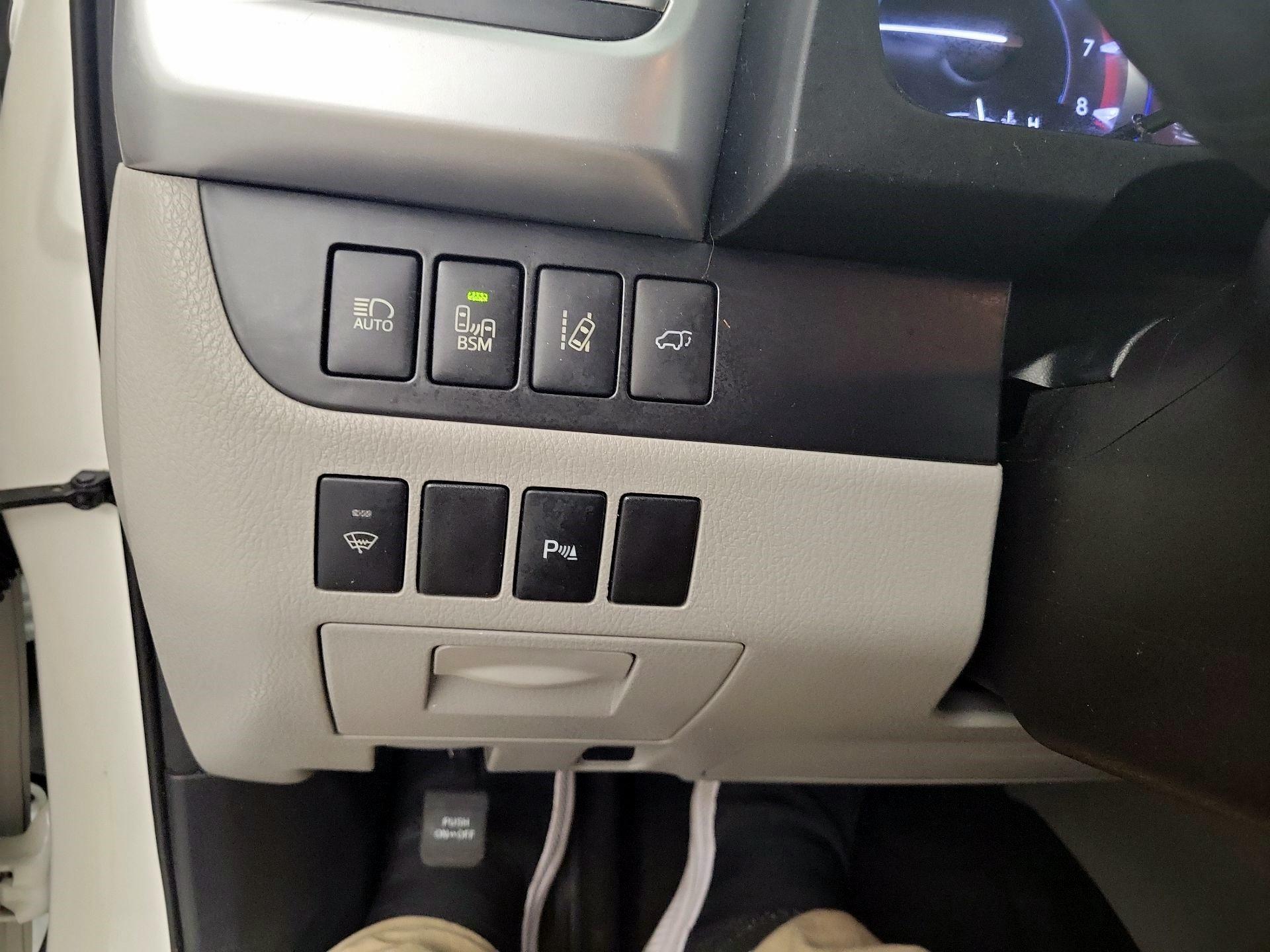 Thumbnail: 2015 Toyota Highlander - 11