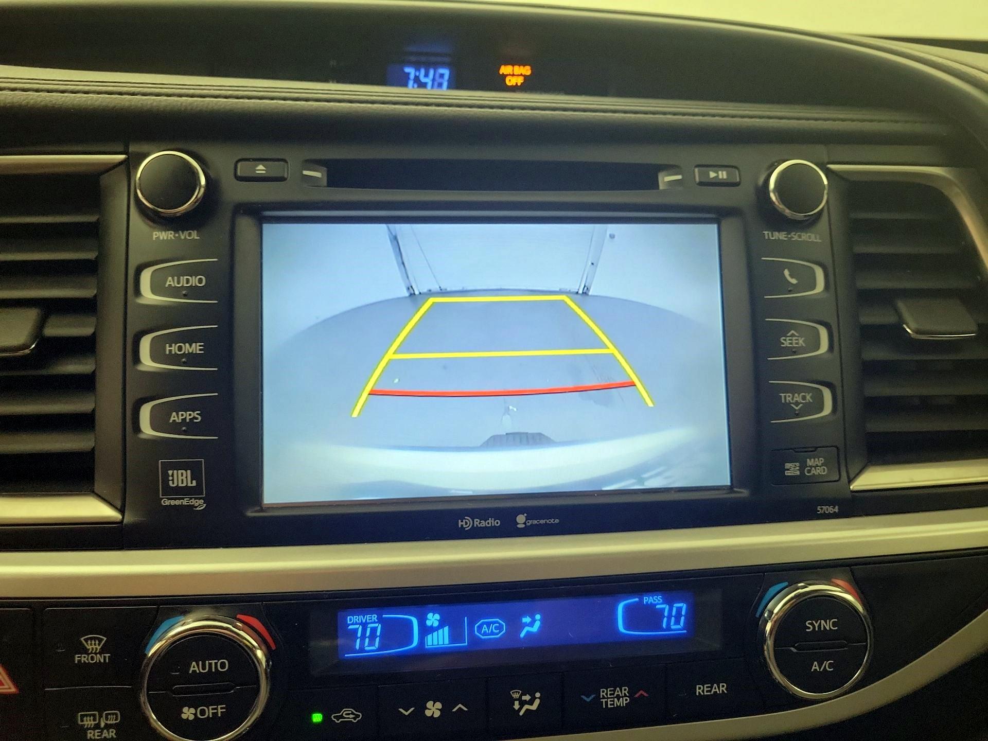 Thumbnail: 2015 Toyota Highlander - 12