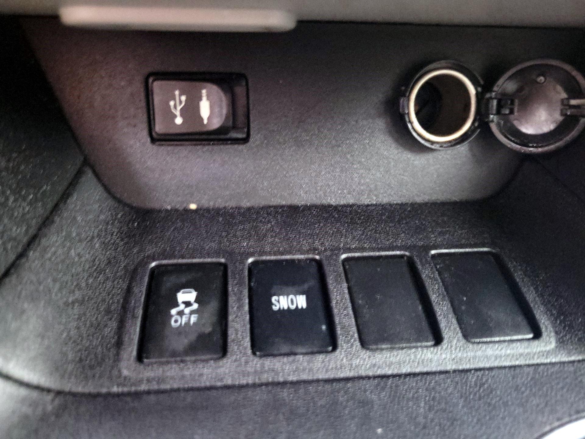 Thumbnail: 2015 Toyota Highlander - 16