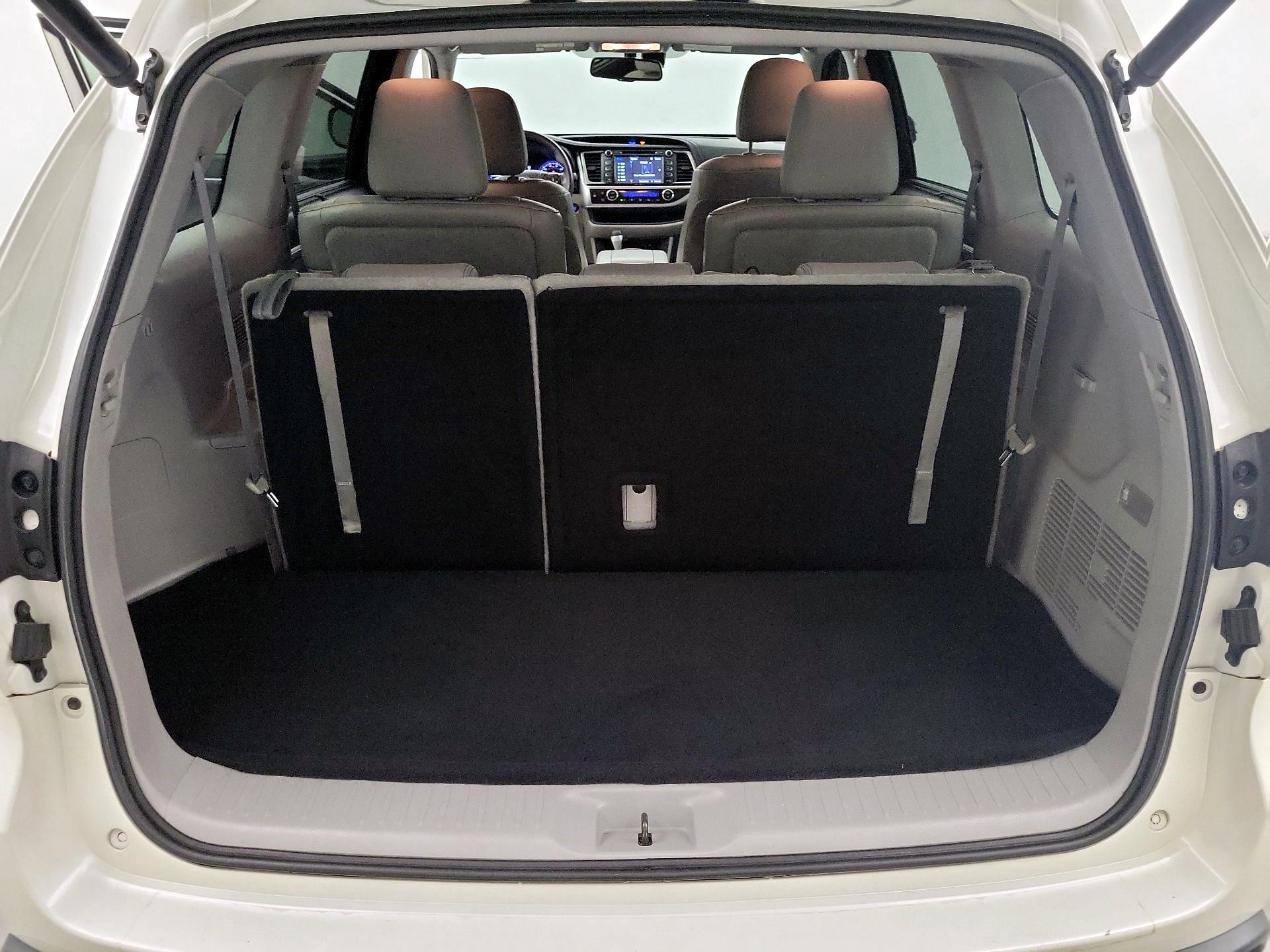 Thumbnail: 2015 Toyota Highlander - 20