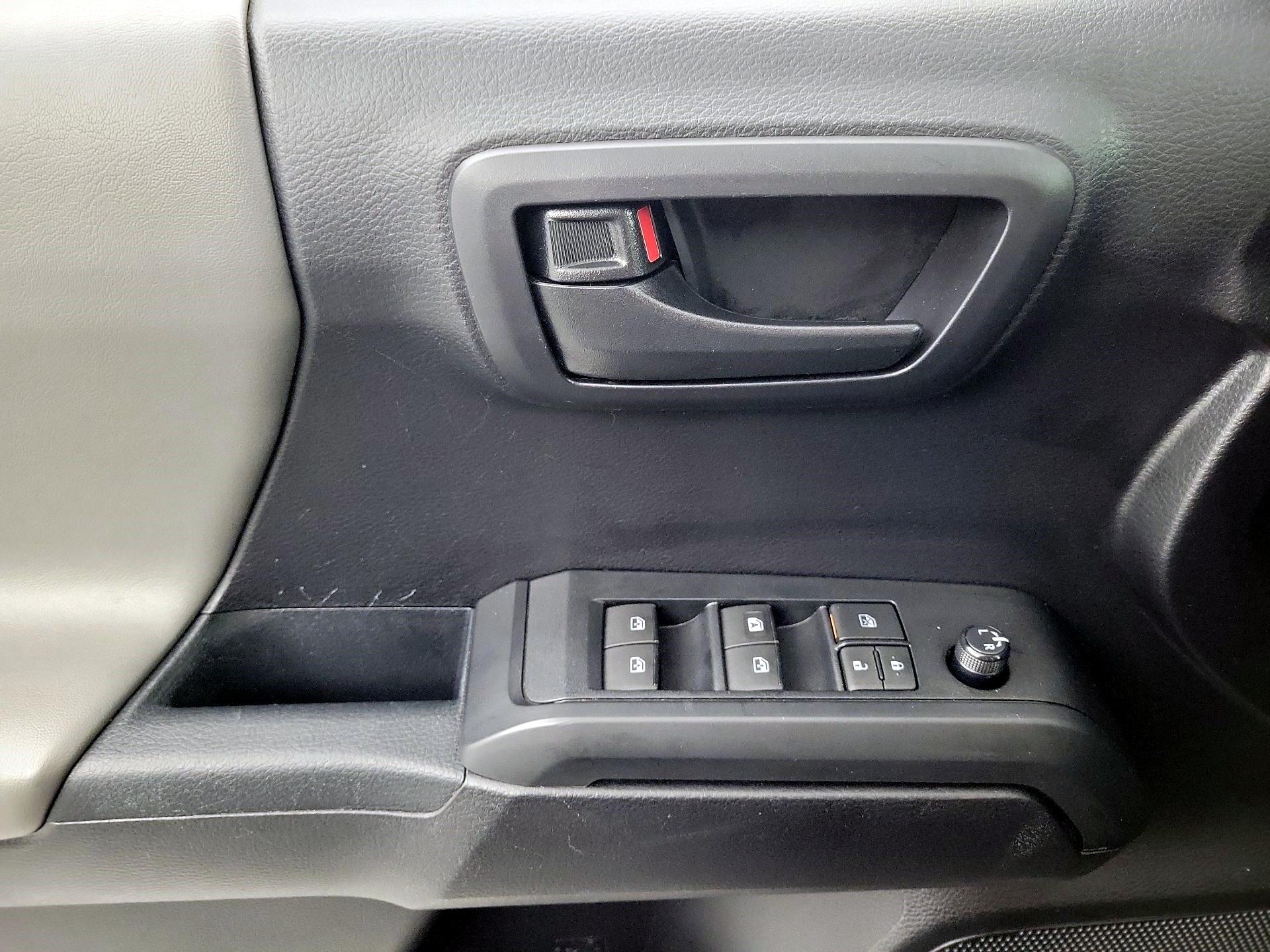 Thumbnail: 2019 Toyota Tacoma - 10