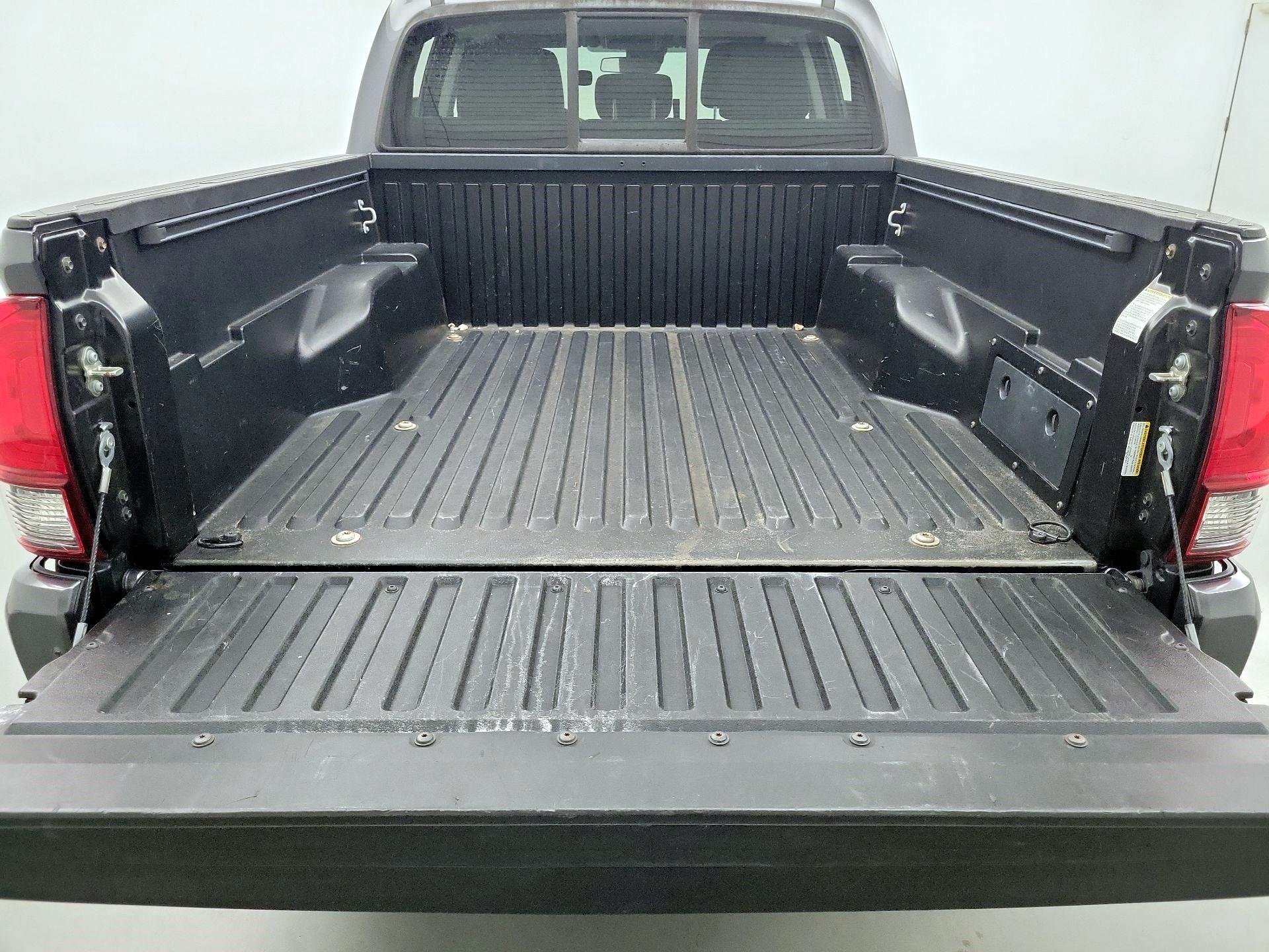 Thumbnail: 2019 Toyota Tacoma - 18