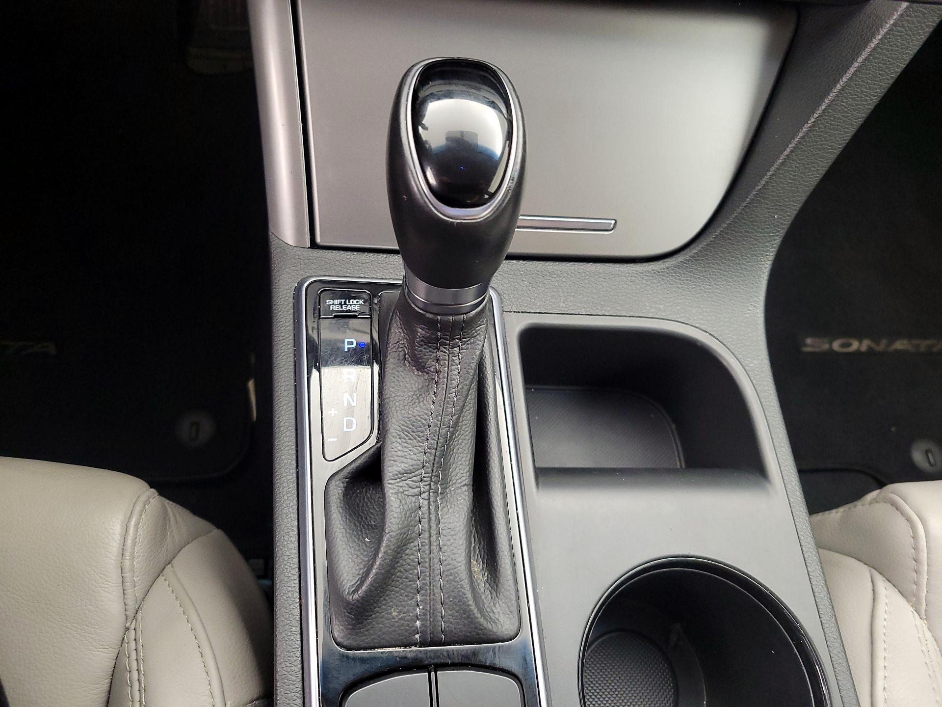 Thumbnail: 2015 Hyundai Sonata - 17