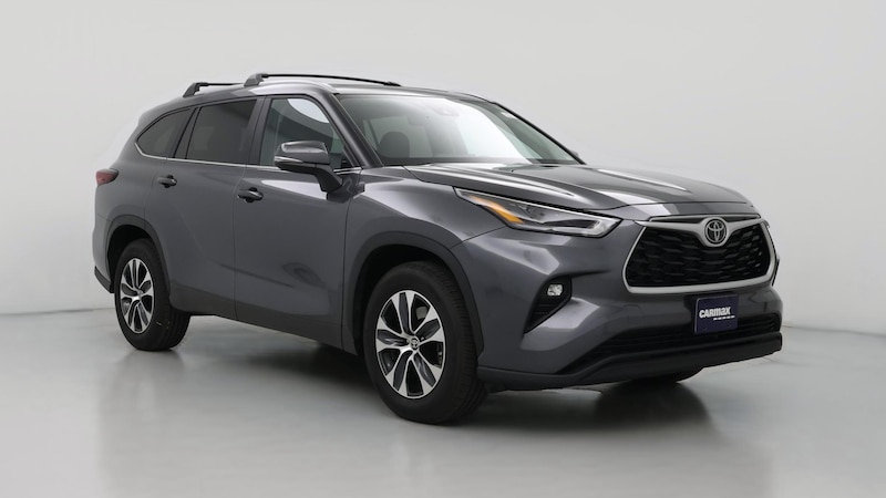 2024 Toyota Highlander XLE Hero Image