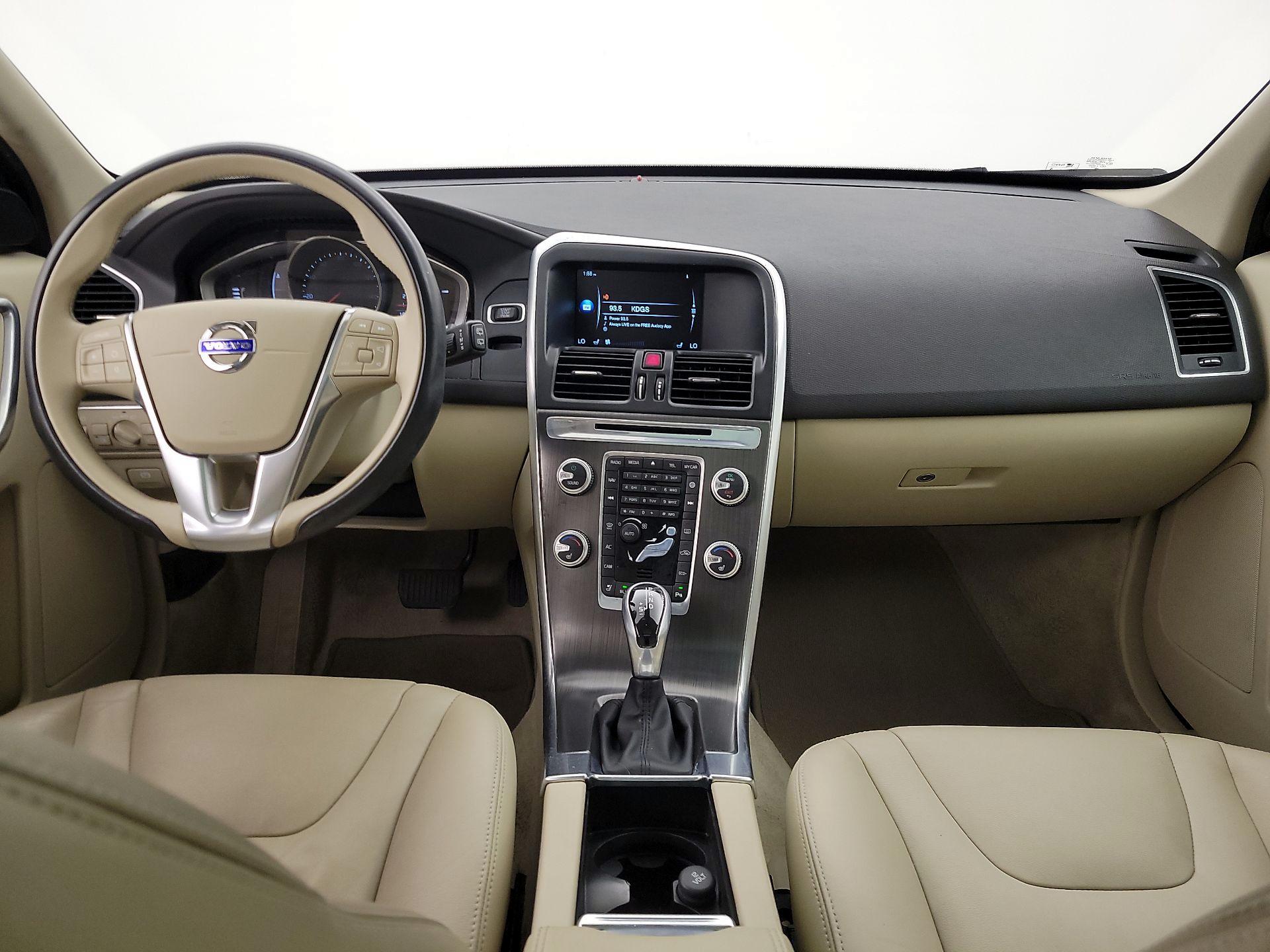 Thumbnail: 2016 Volvo XC60 - 9