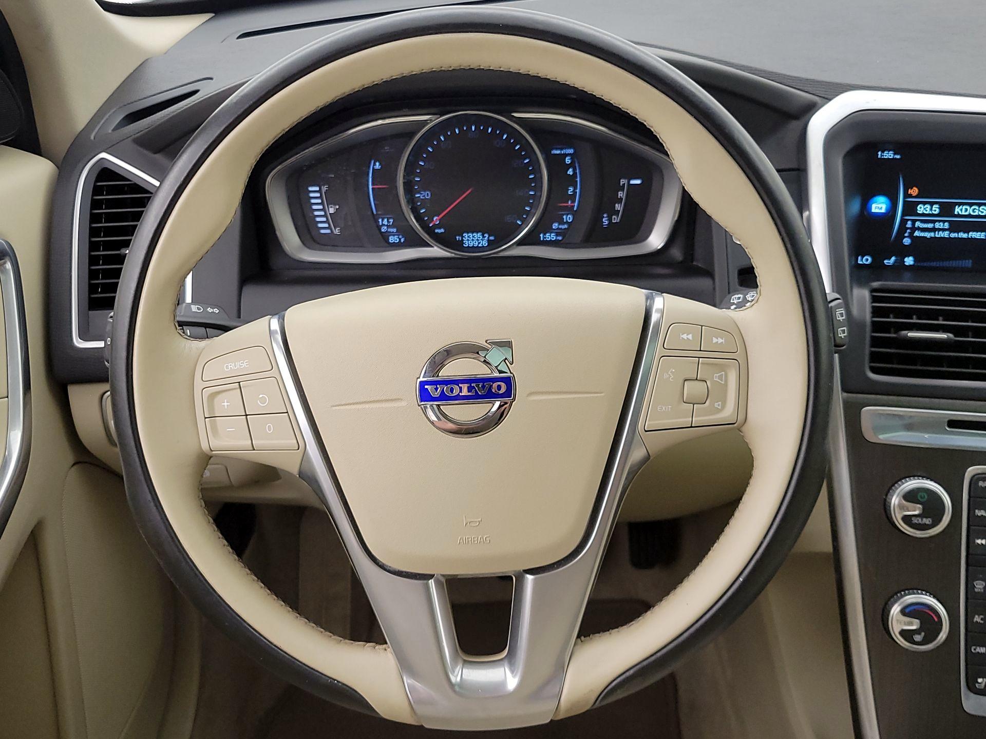 Thumbnail: 2016 Volvo XC60 - 10