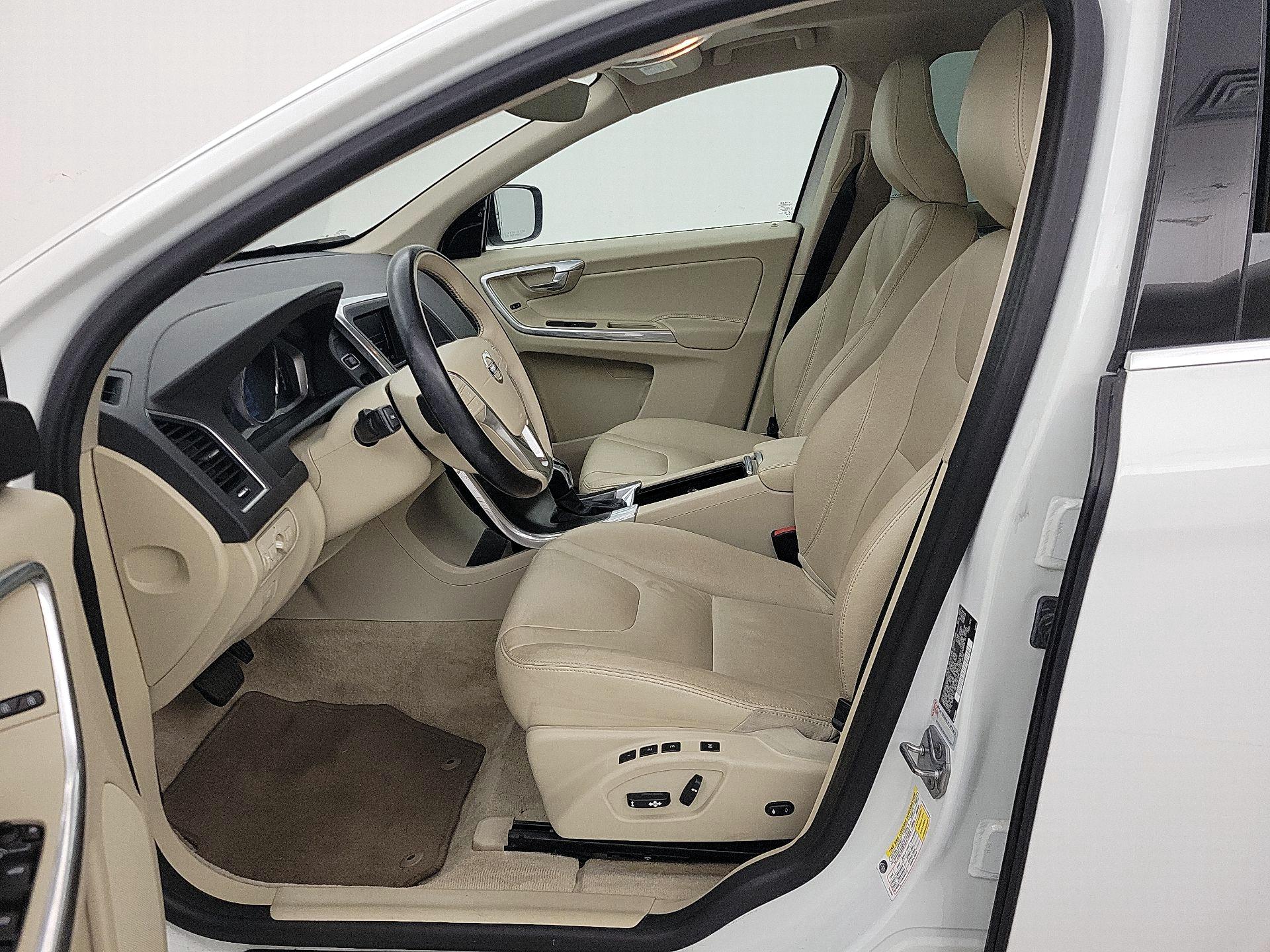 Thumbnail: 2016 Volvo XC60 - 11