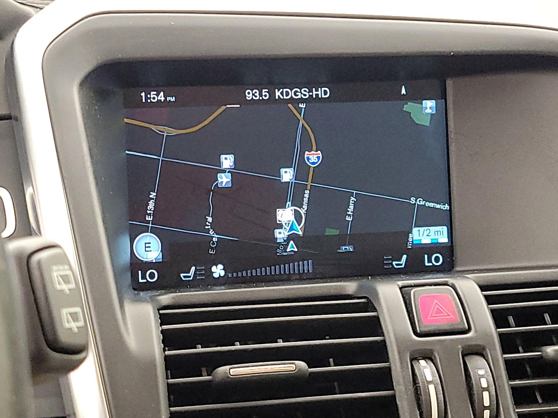 Thumbnail: 2016 Volvo XC60 - 14