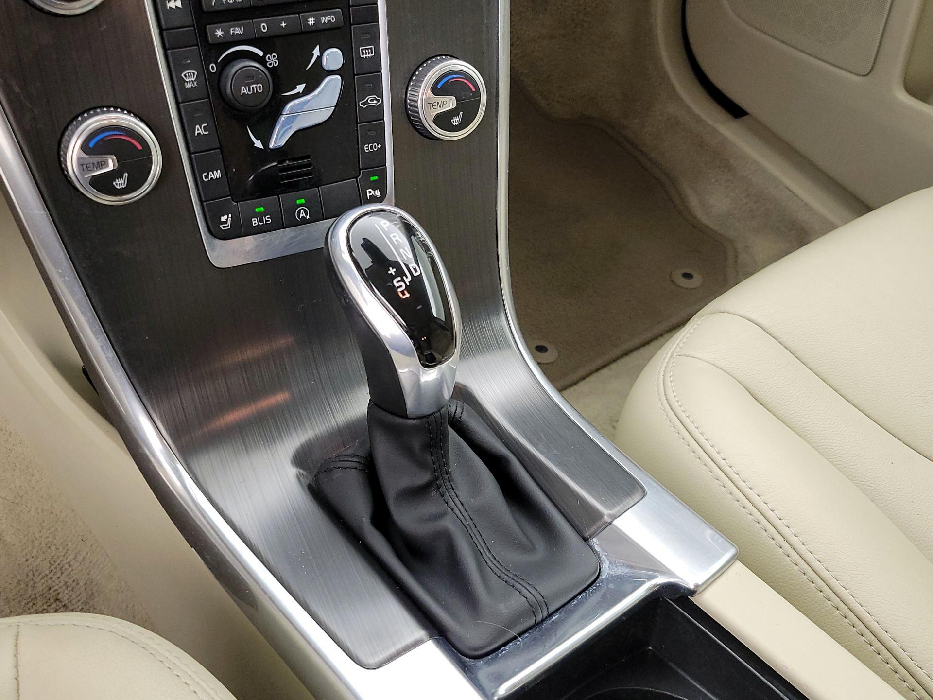 Thumbnail: 2016 Volvo XC60 - 18