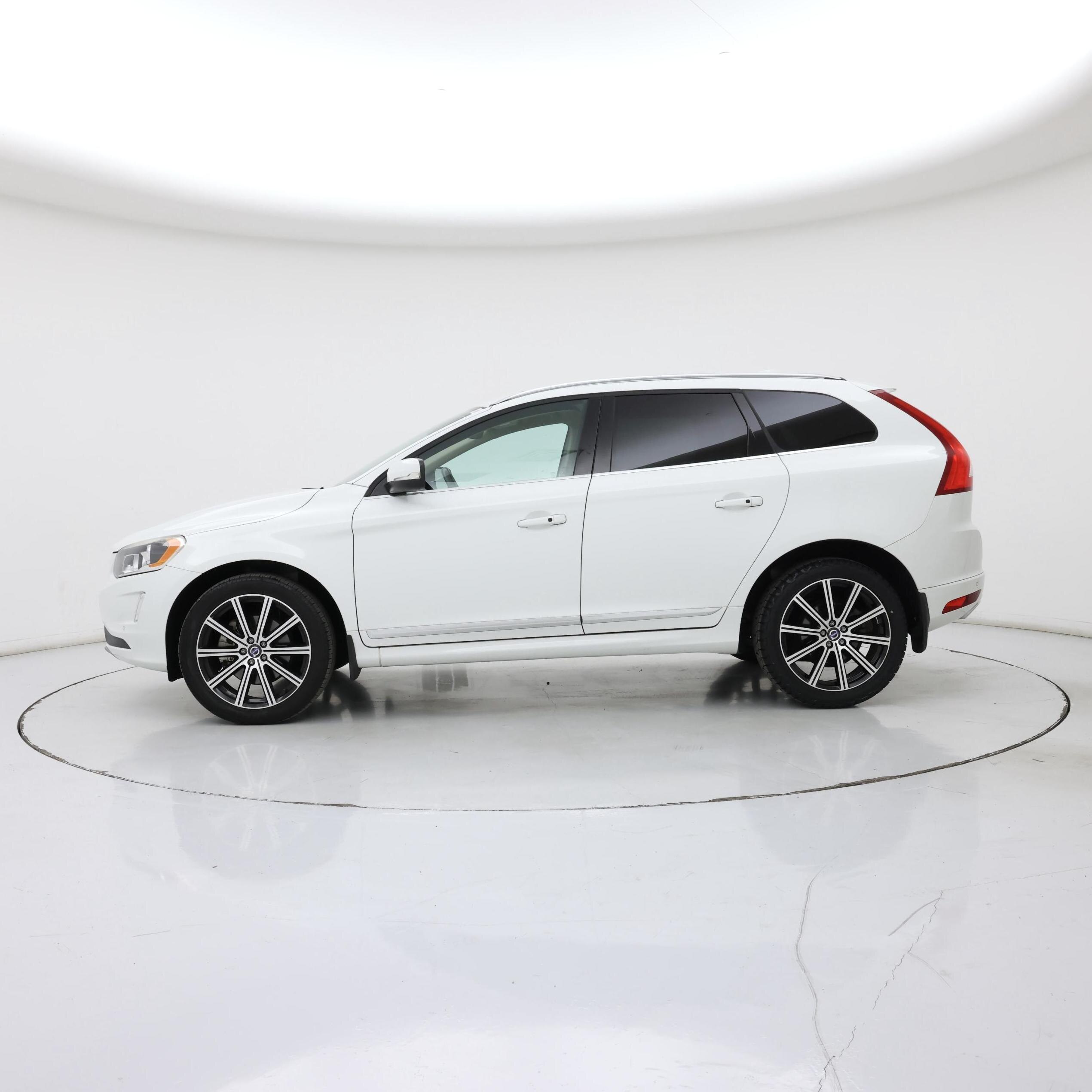 Thumbnail: 2016 Volvo XC60 - 3