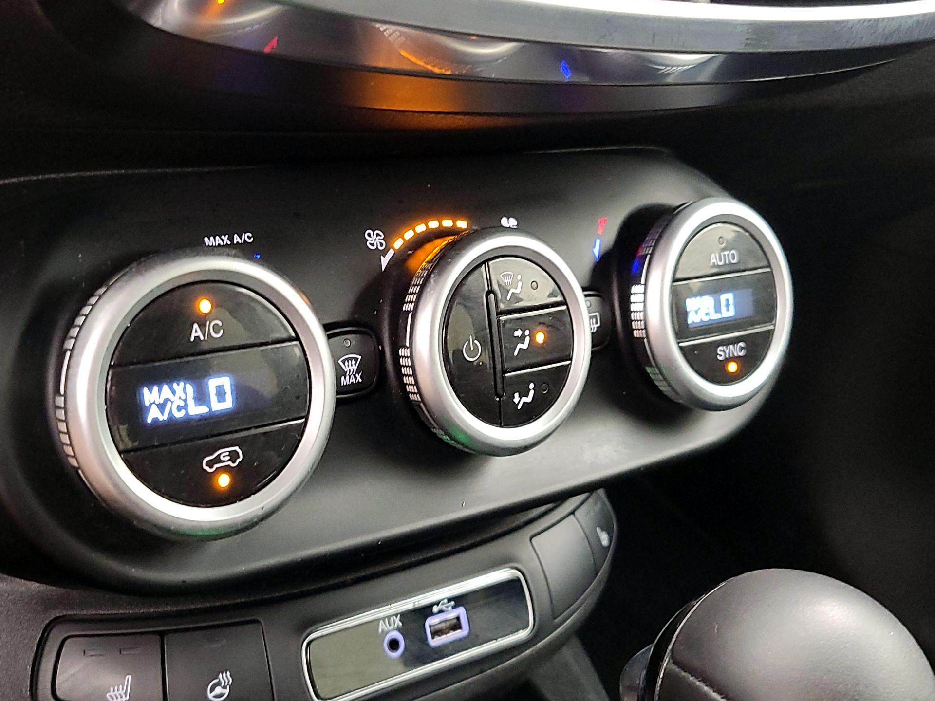 Thumbnail: 2016 Fiat 500X - 16