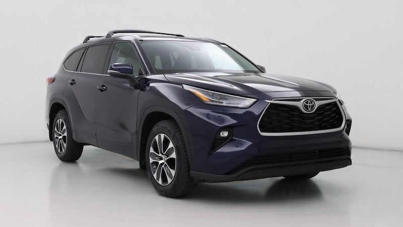 2022 Toyota Highlander XLE Hero Image
