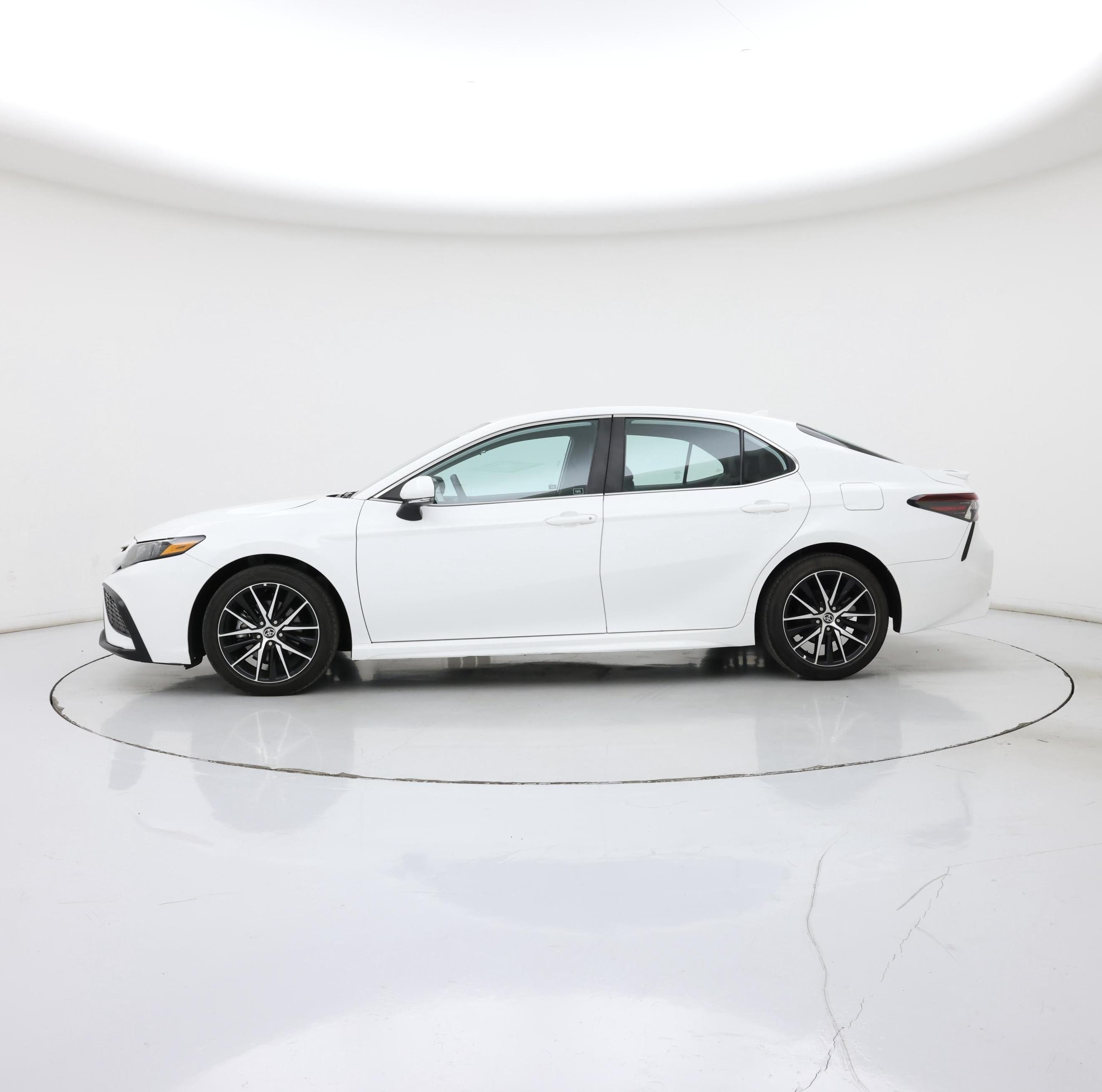 Thumbnail: 2022 Toyota Camry - 3