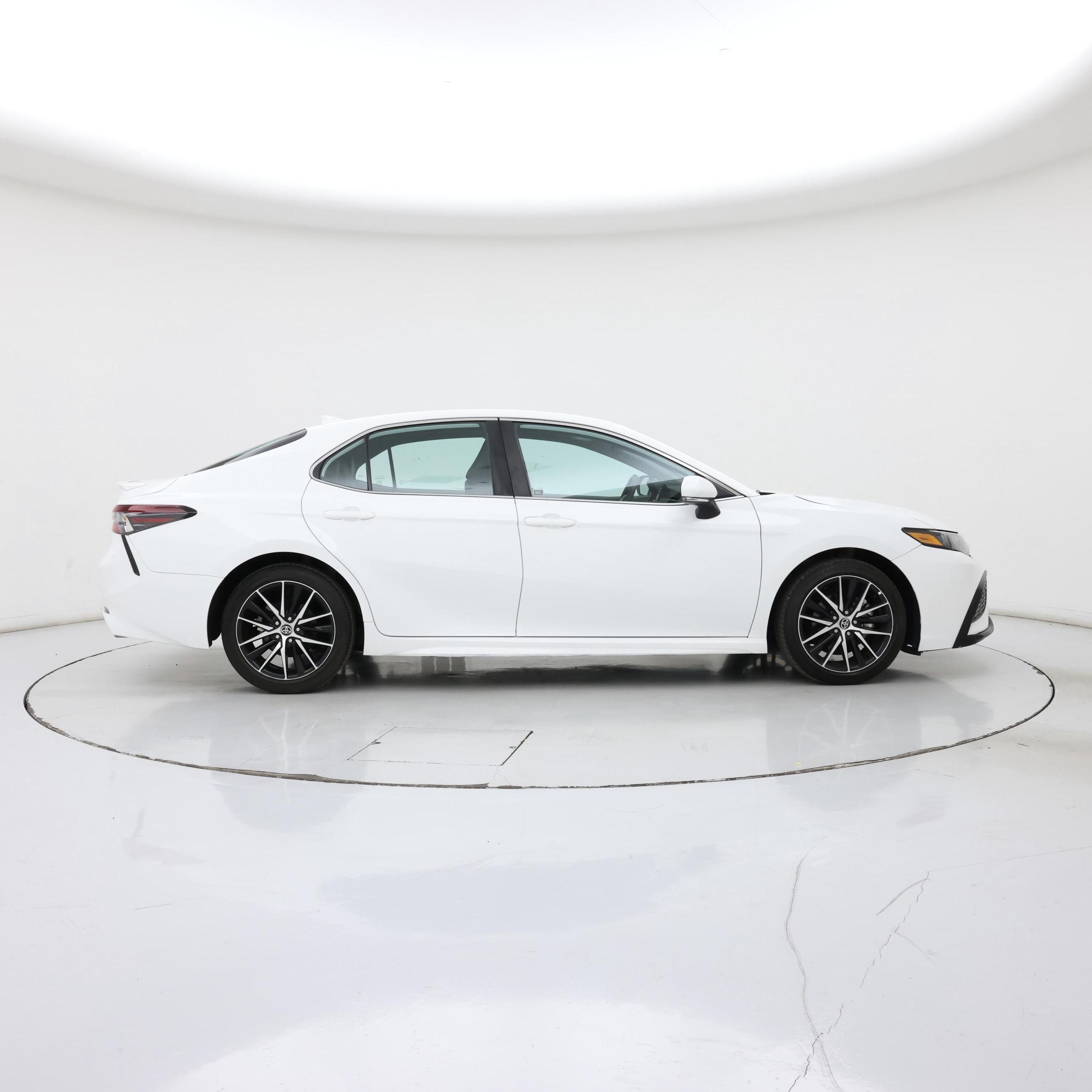 Thumbnail: 2022 Toyota Camry - 7