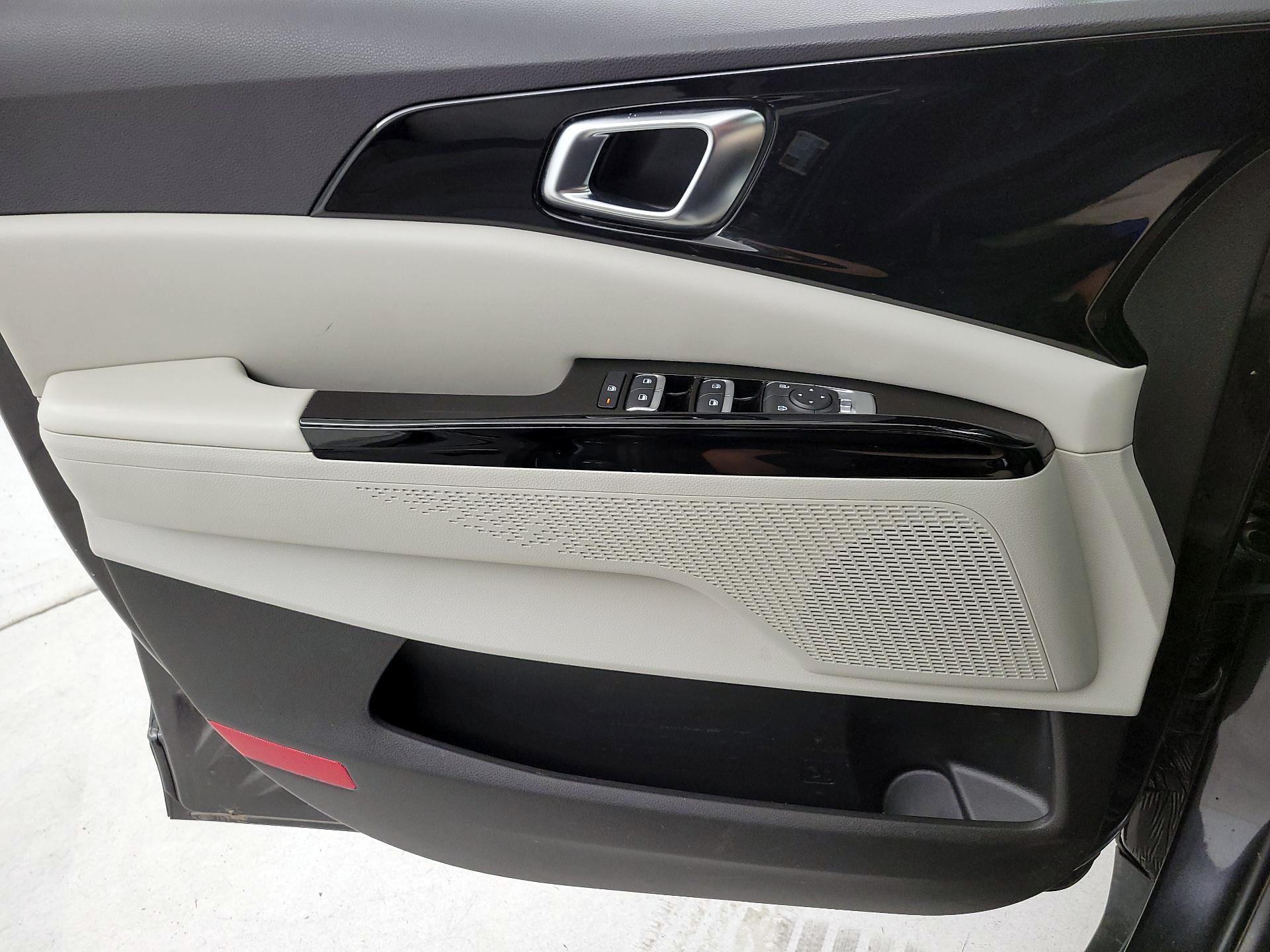 Thumbnail: 2023 Kia Carnival - 12