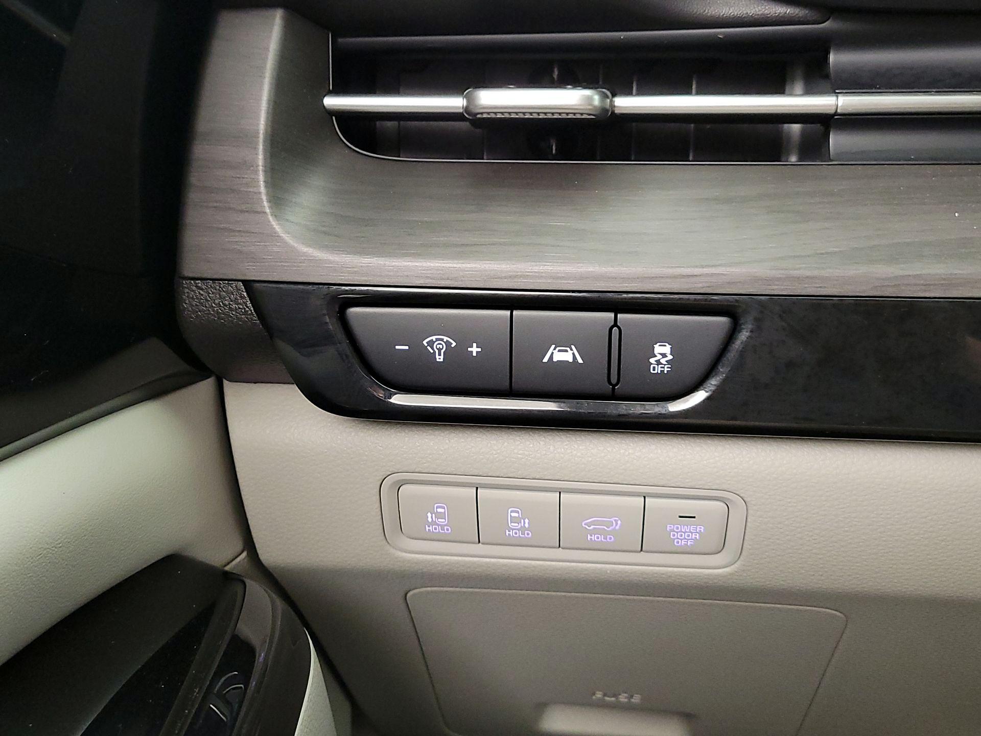 Thumbnail: 2023 Kia Carnival - 13
