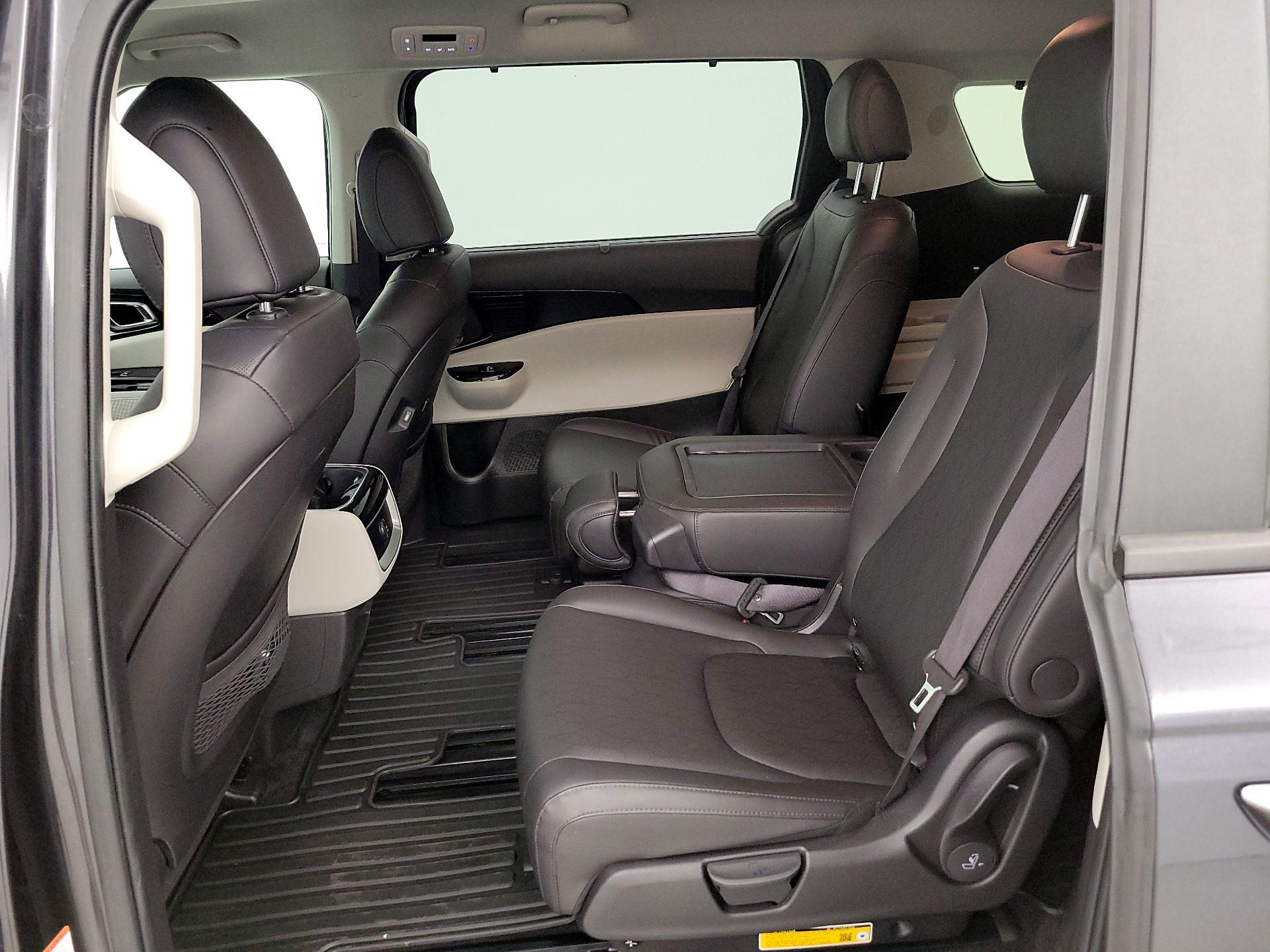 Thumbnail: 2023 Kia Carnival - 20