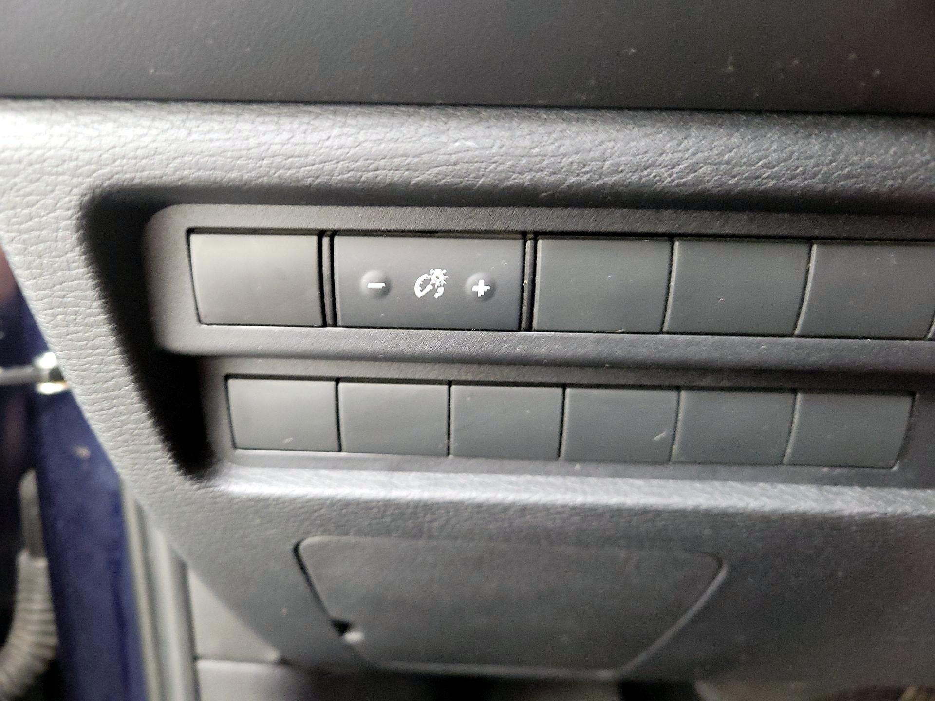 Thumbnail: 2022 Mitsubishi Outlander - 13