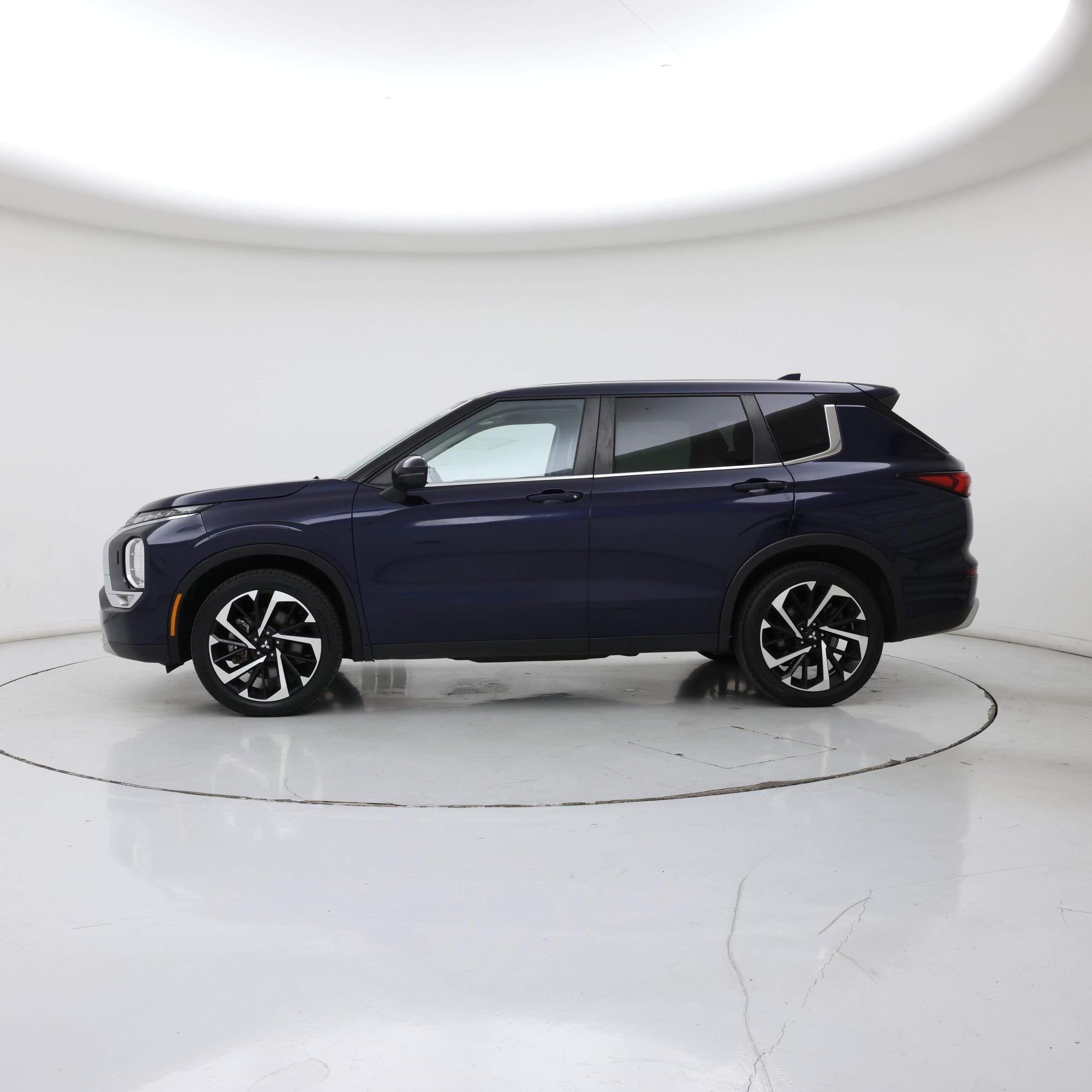 Thumbnail: 2022 Mitsubishi Outlander - 3
