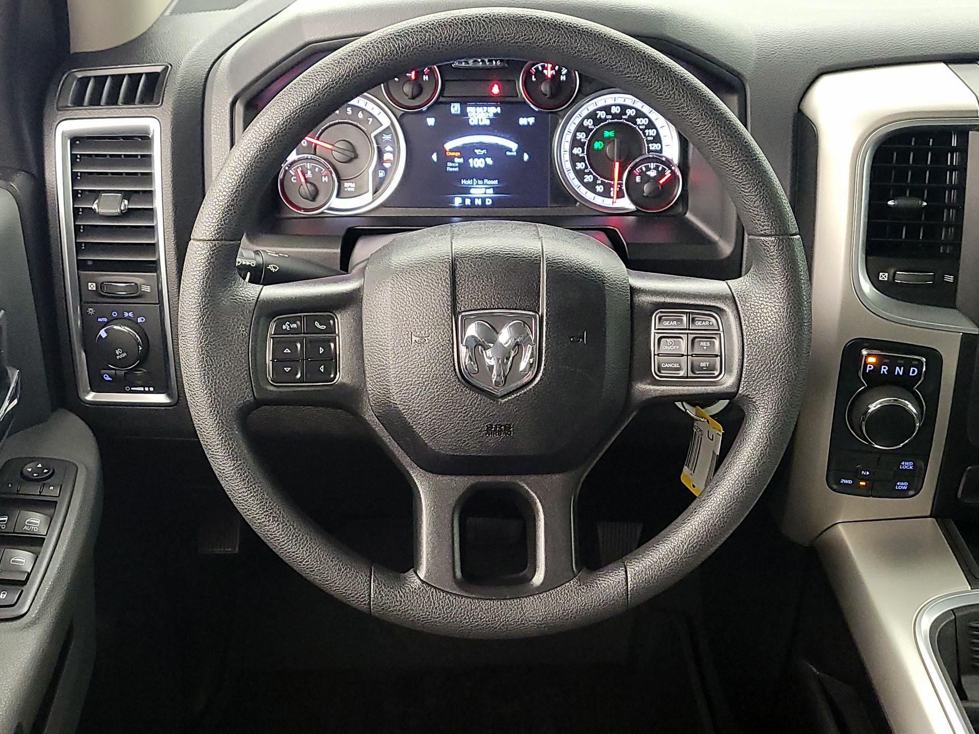 Thumbnail: 2020 RAM 1500 Classic - 10