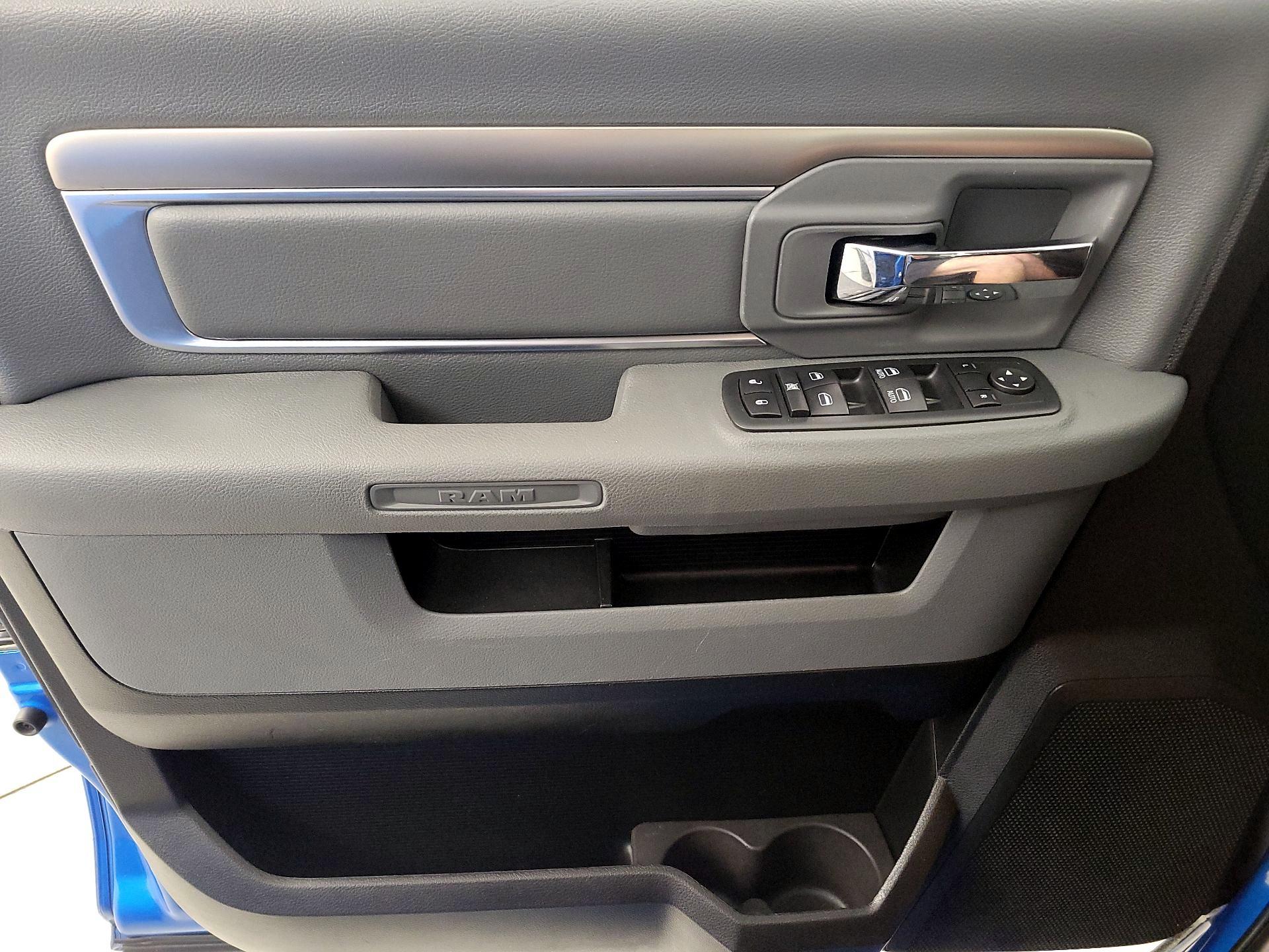 Thumbnail: 2020 RAM 1500 Classic - 12
