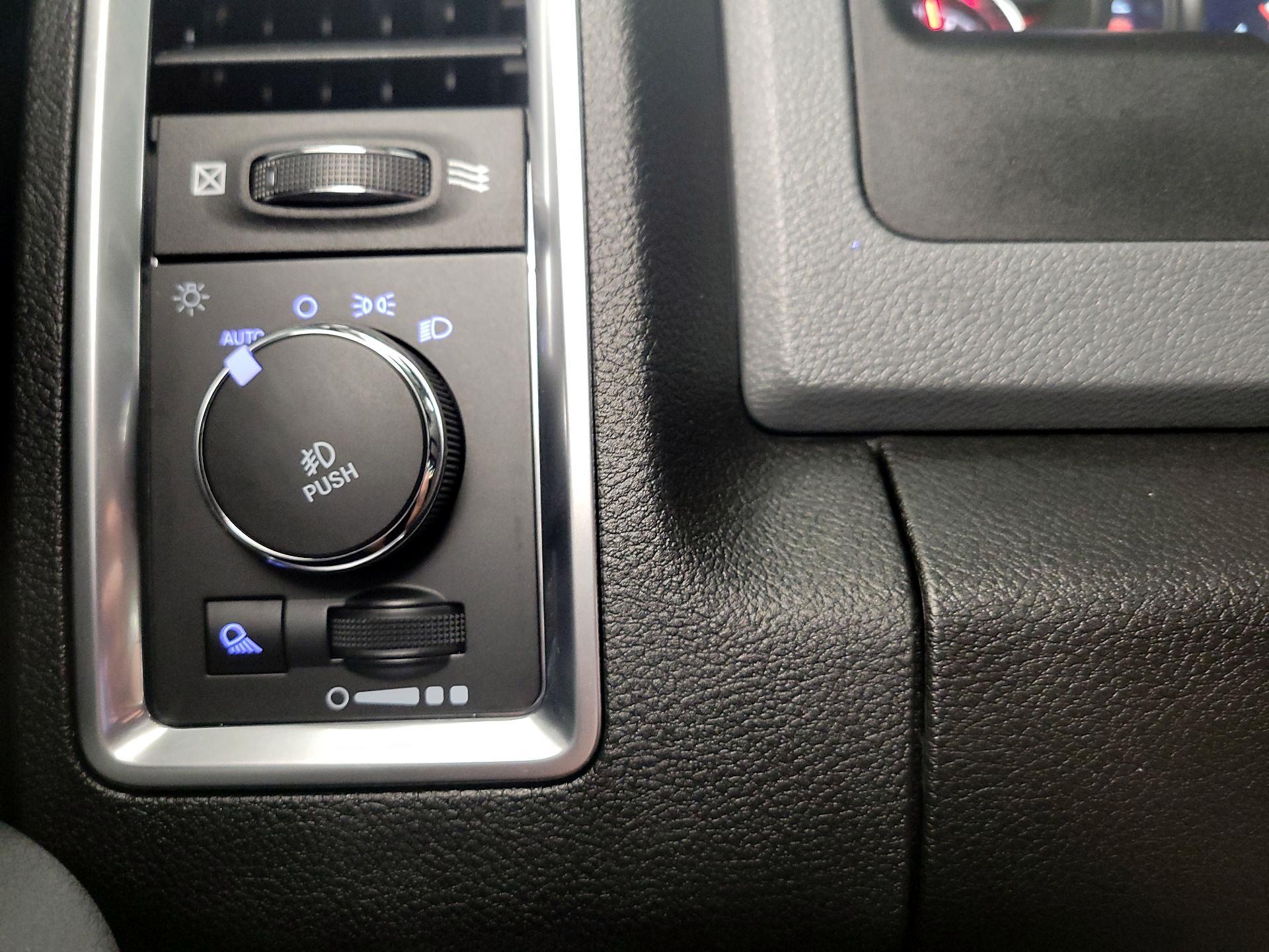 Thumbnail: 2020 RAM 1500 Classic - 13