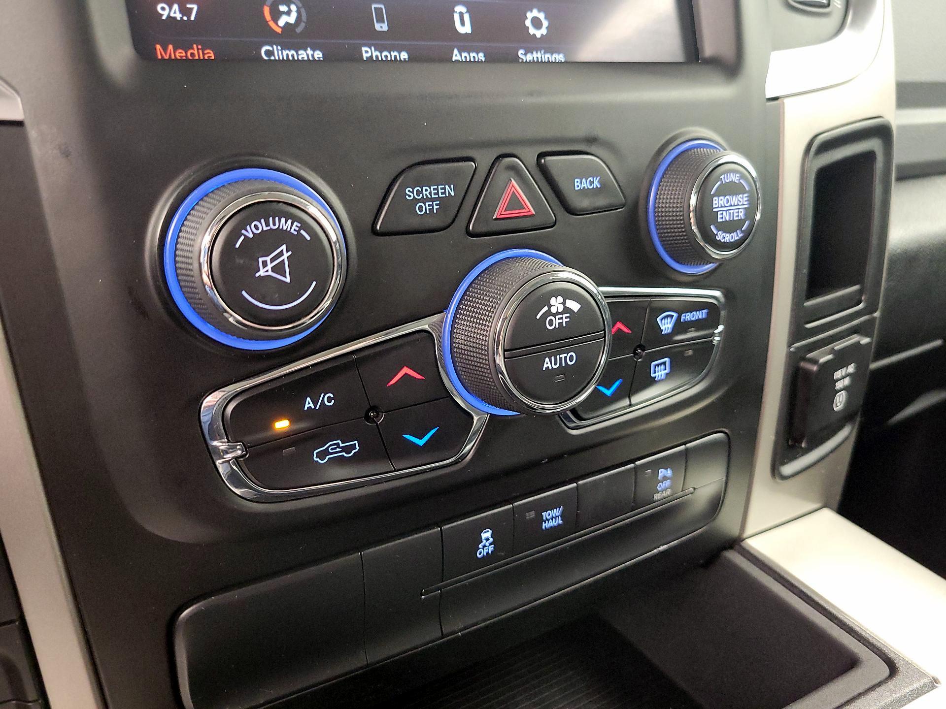 Thumbnail: 2020 RAM 1500 Classic - 16