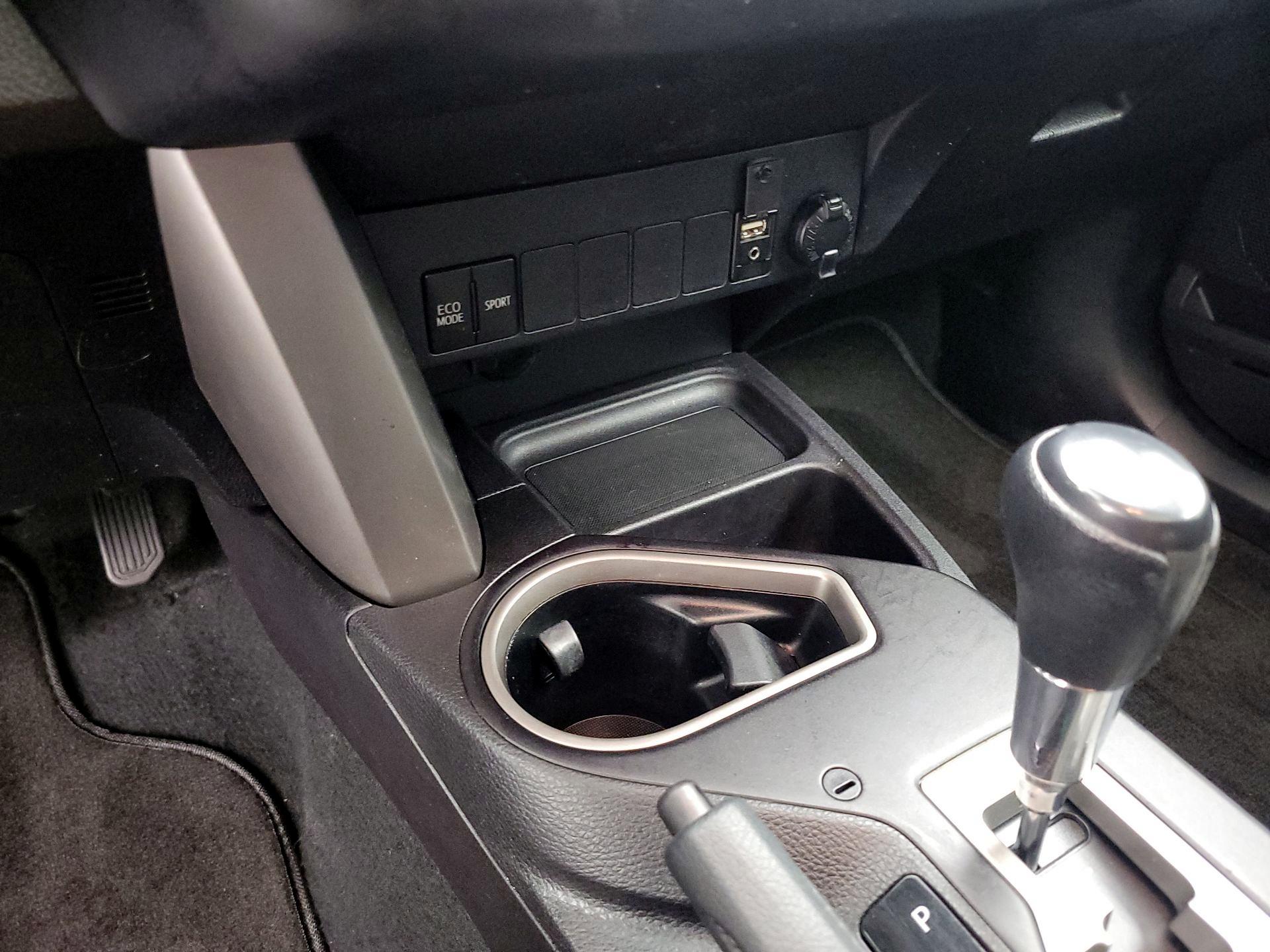 Thumbnail: 2018 Toyota RAV4 - 18