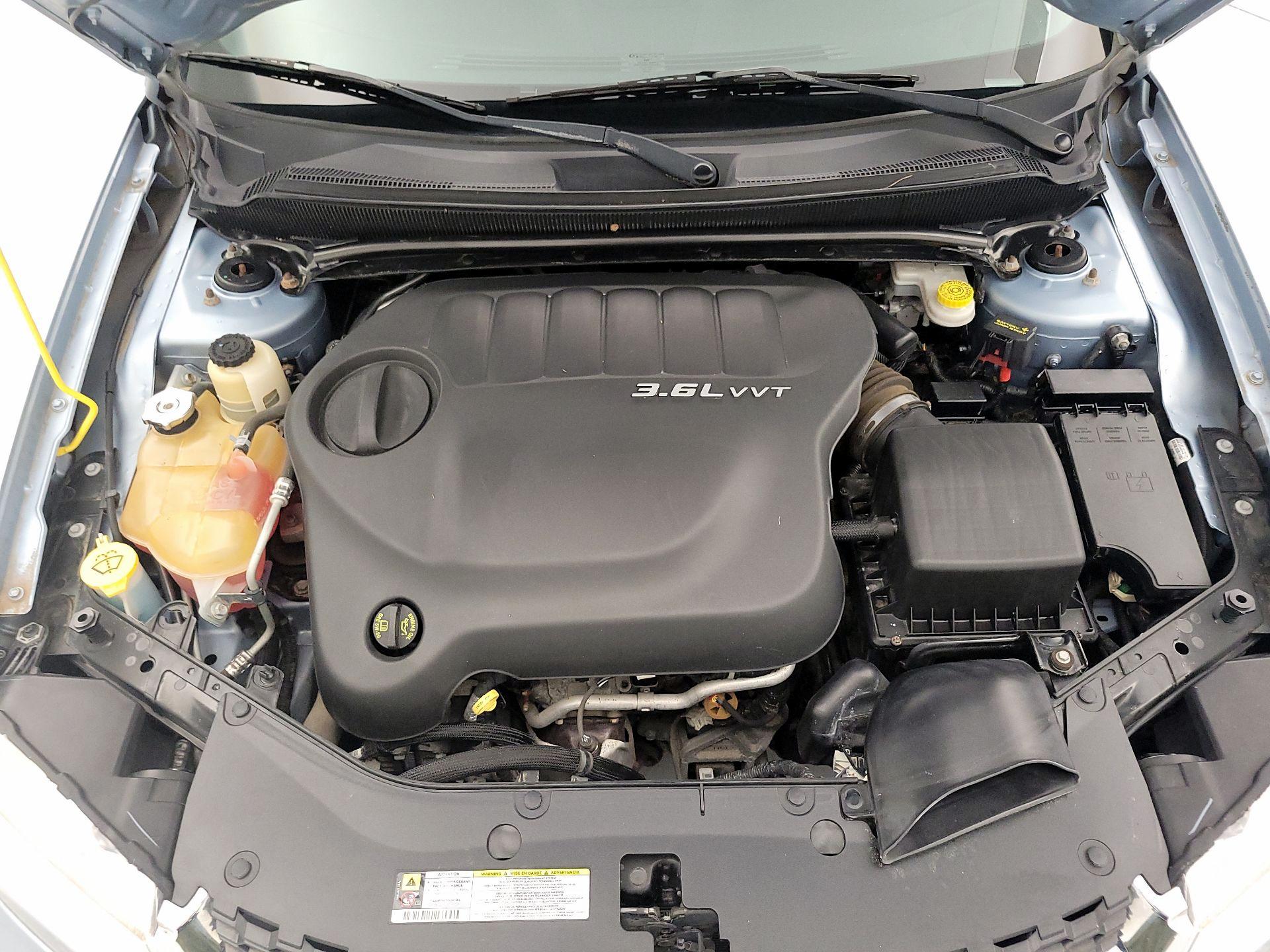 Thumbnail: 2013 Dodge Avenger - 18
