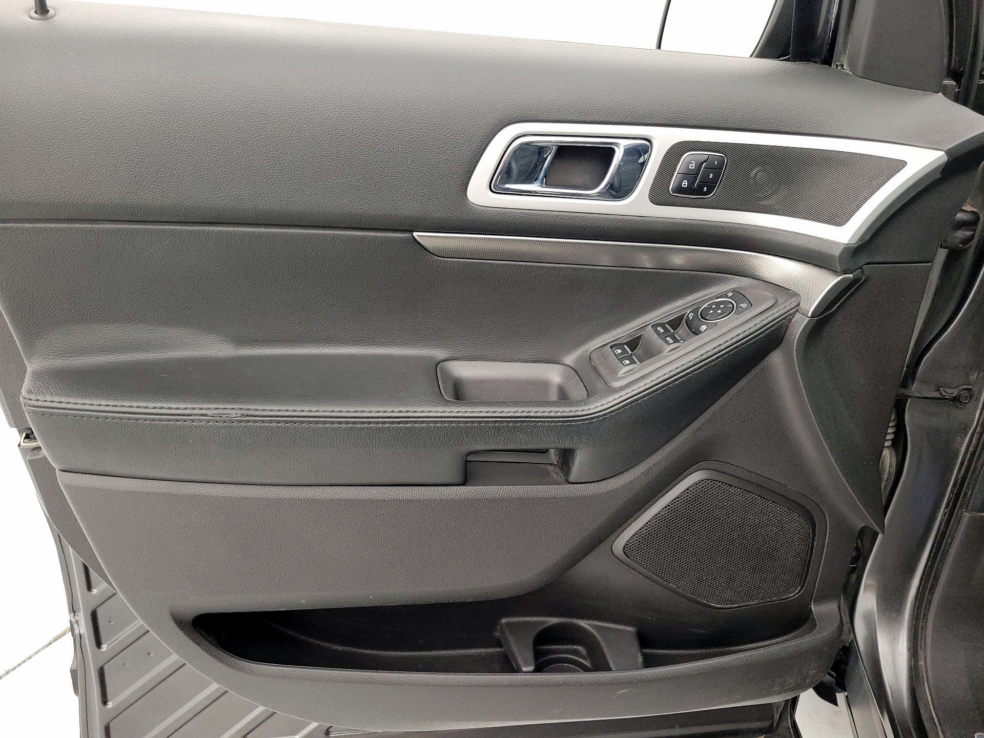 Thumbnail: 2015 Ford Explorer - 12