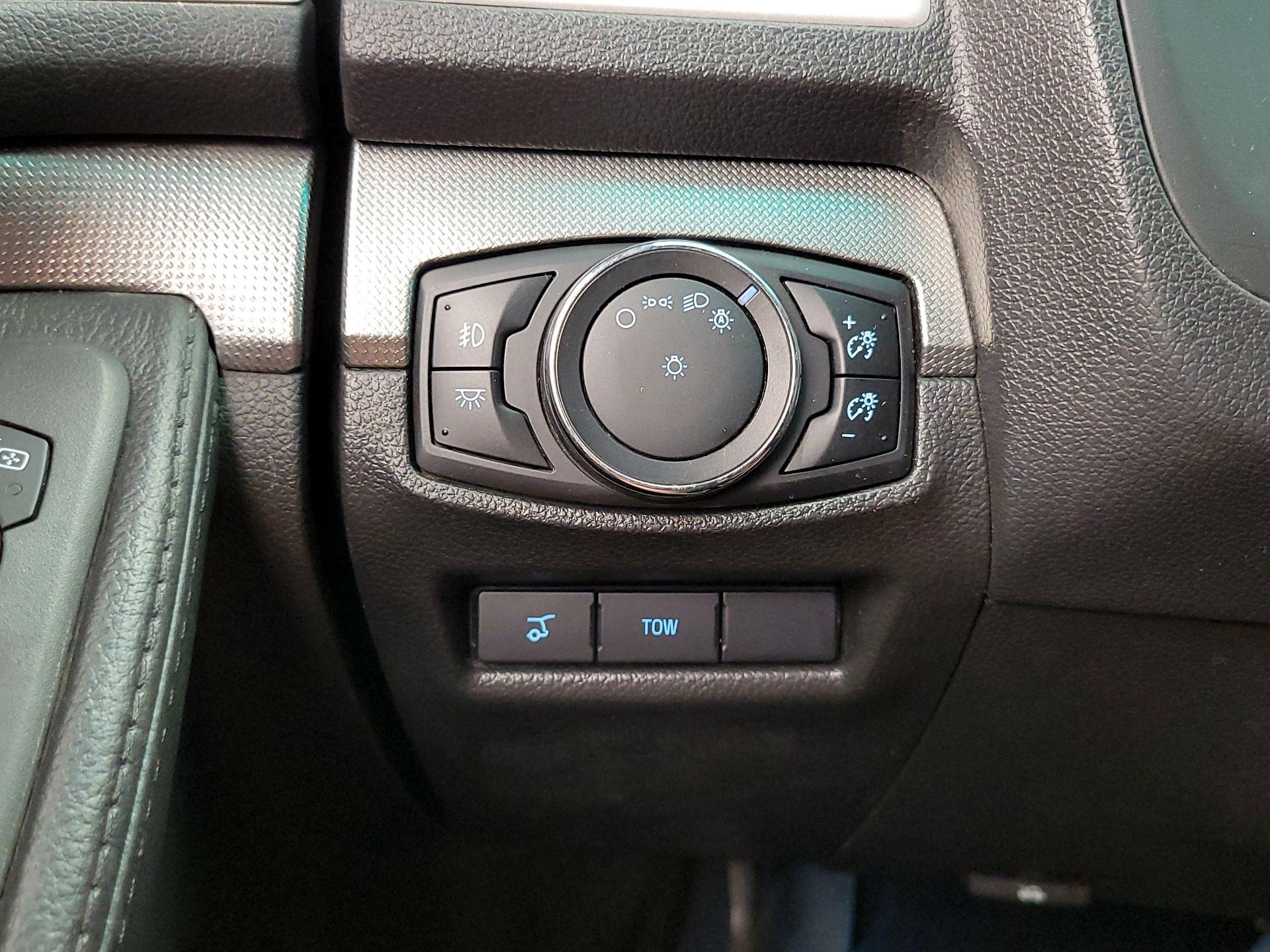 Thumbnail: 2015 Ford Explorer - 13