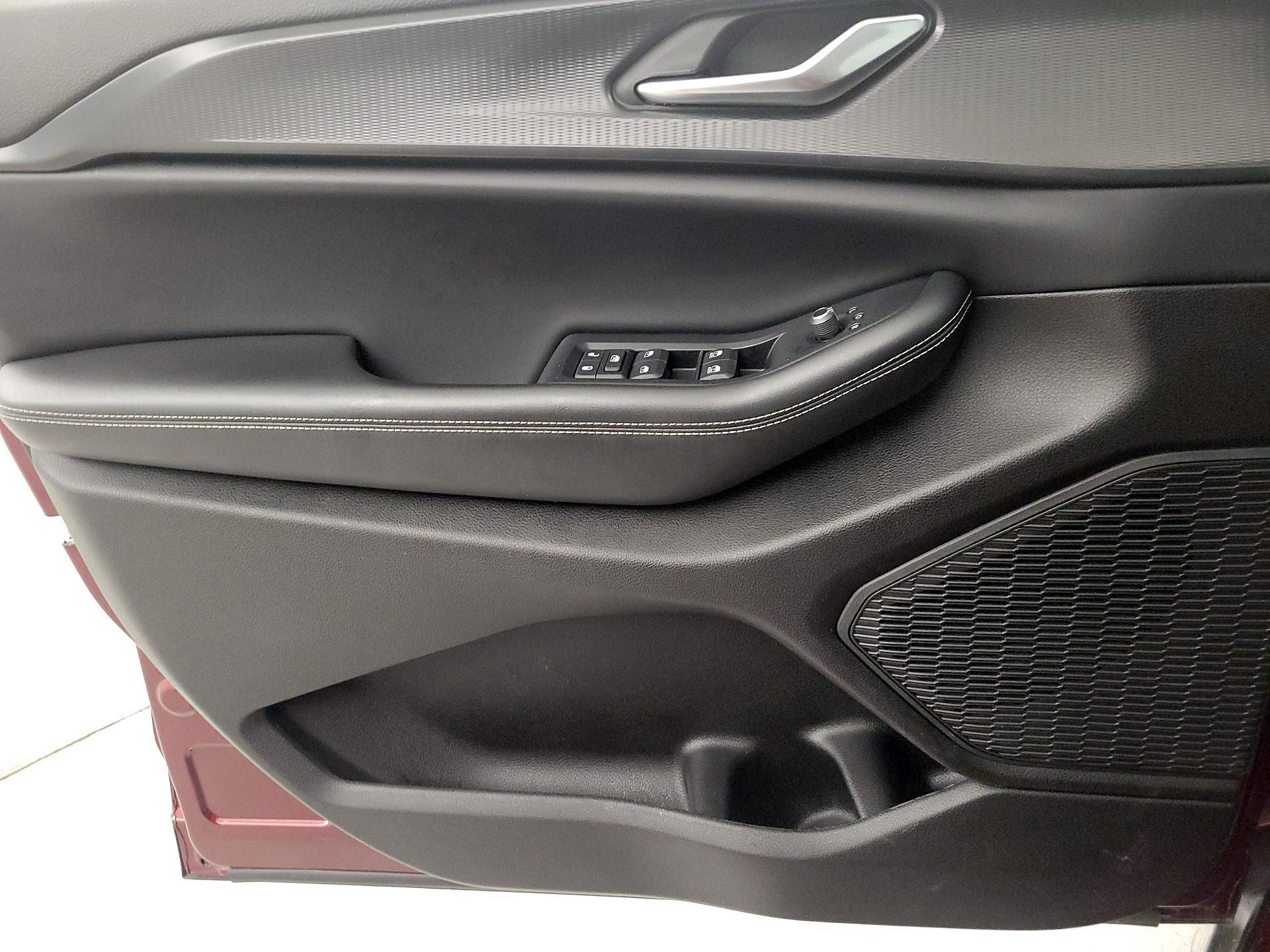 Thumbnail: 2023 Jeep Grand Cherokee - 12